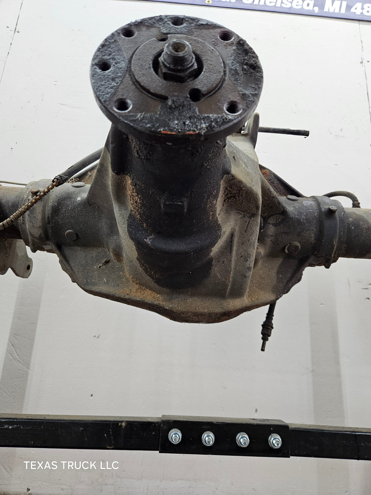 2002-2004 Ford Super Duty F250 F350 SRW Rear Axle 3.73 Gear Ratio