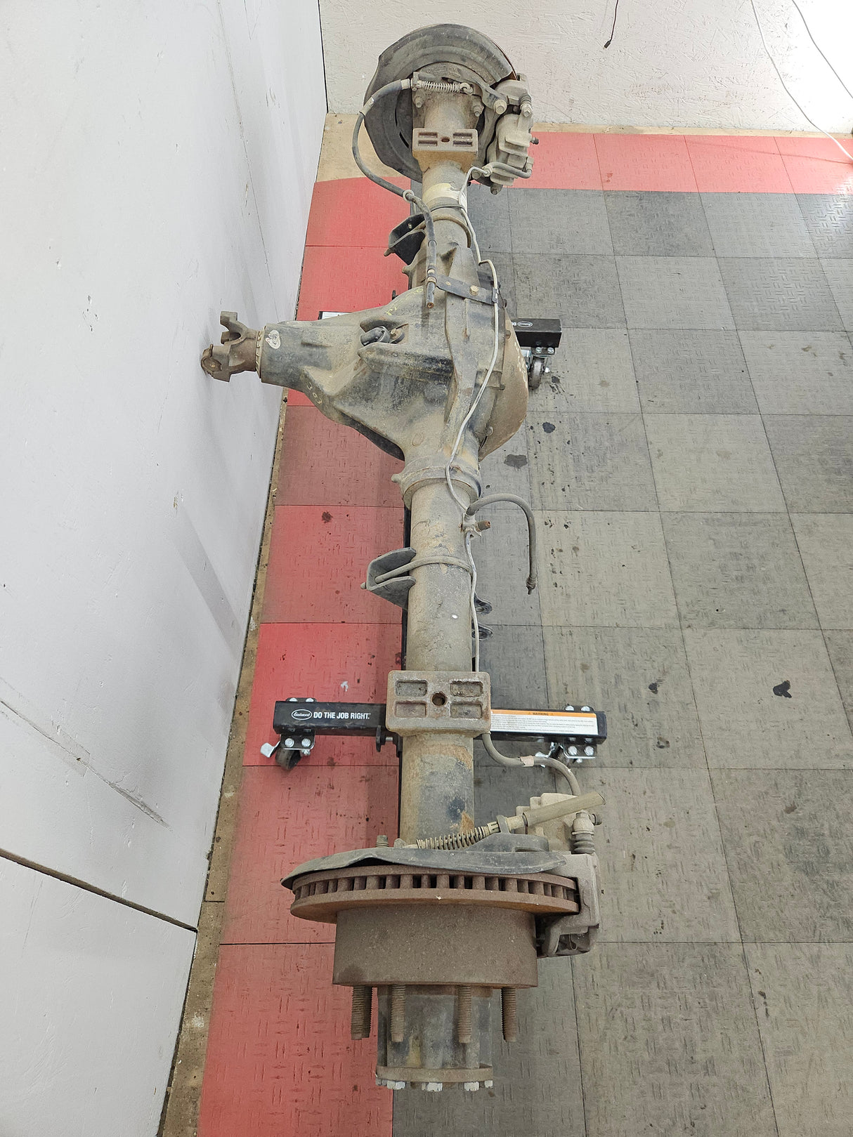 1999-2001 Ford Super Duty F250 F350 SRW Rear Axle 3.73 Ratio