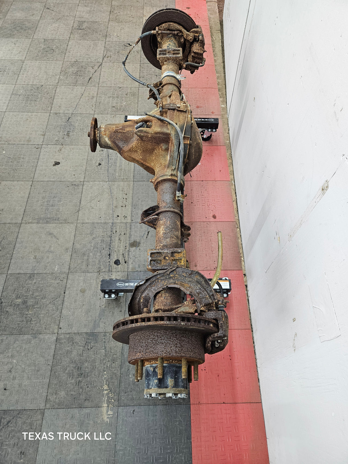 2002-2004 Ford Super Duty F250 F350 SRW Rear Axle 3.73 Gear Ratio
