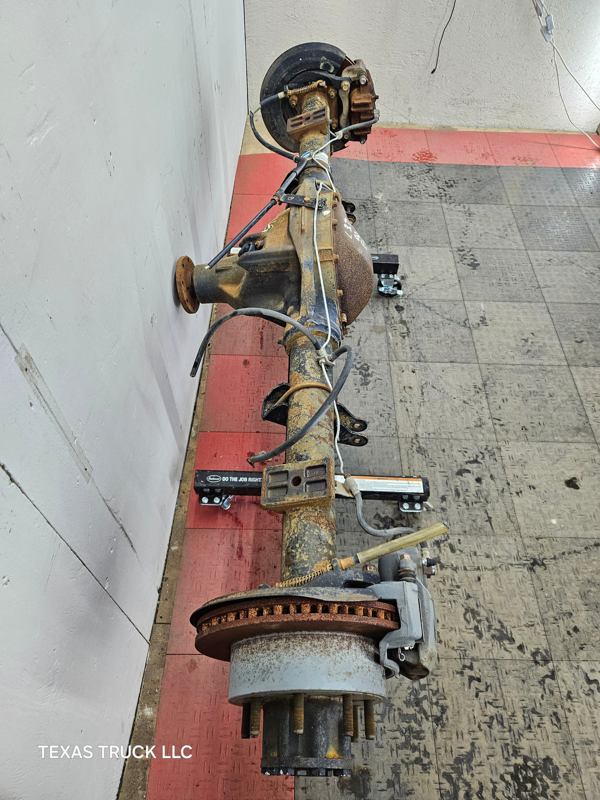 2002-2004 Ford Super Duty F250 F350 SRW Rear Axle 3.73 Gear Ratio