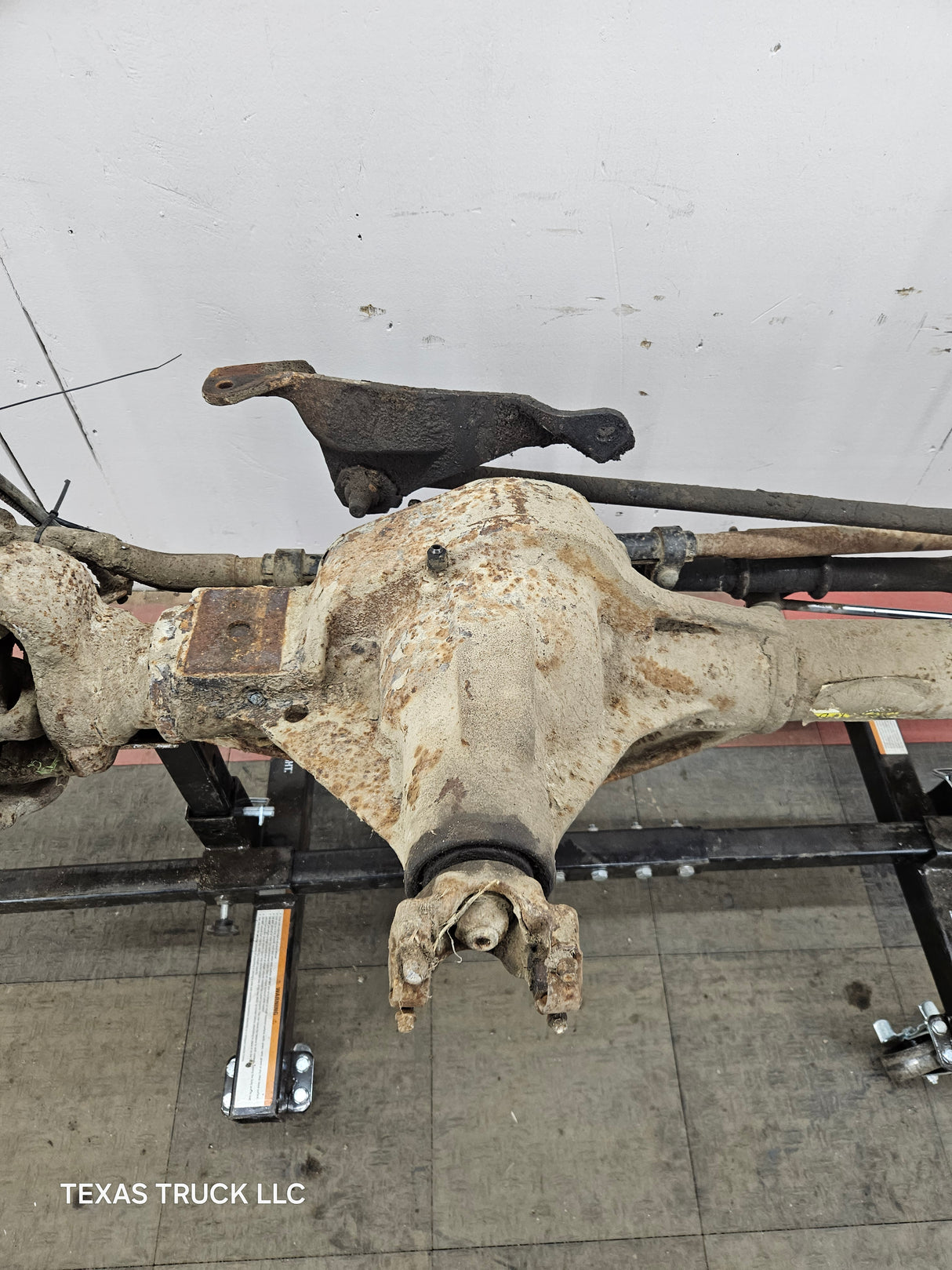 1999-2004 Ford Super Duty F250 F350 SRW Front Axle 3.73 Gear Ratio