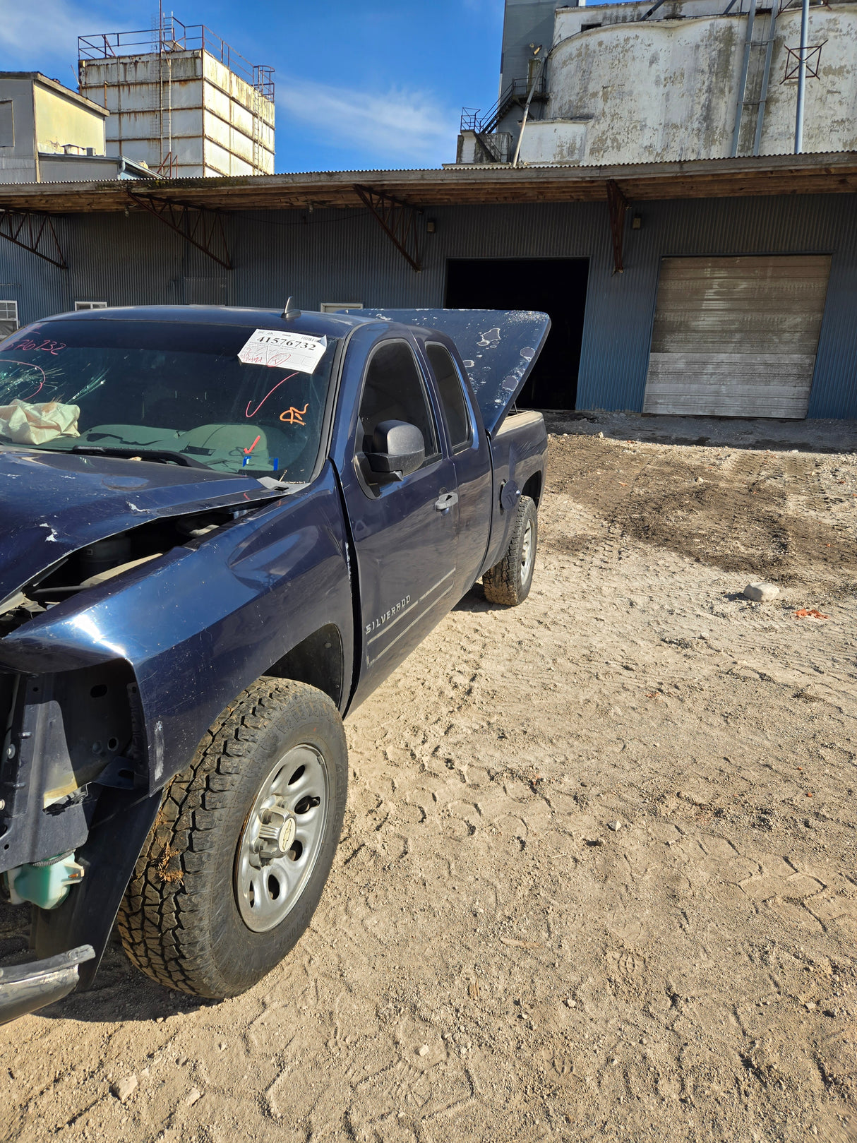 2010 Chevrolet Silverado Extended Cab Short Bed 1500 - FULL PART OUT