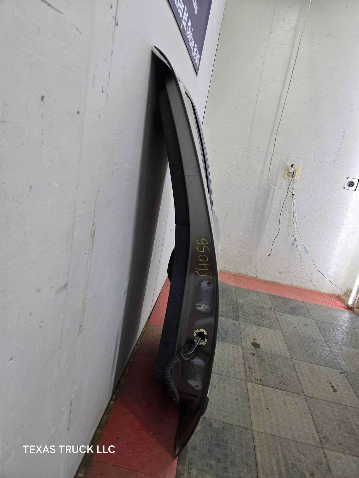 2007-2013 Chevrolet Silverado / GMC Sierra 1500 2500 3500 HD Extended Cab RH Rear Passenger Side Door