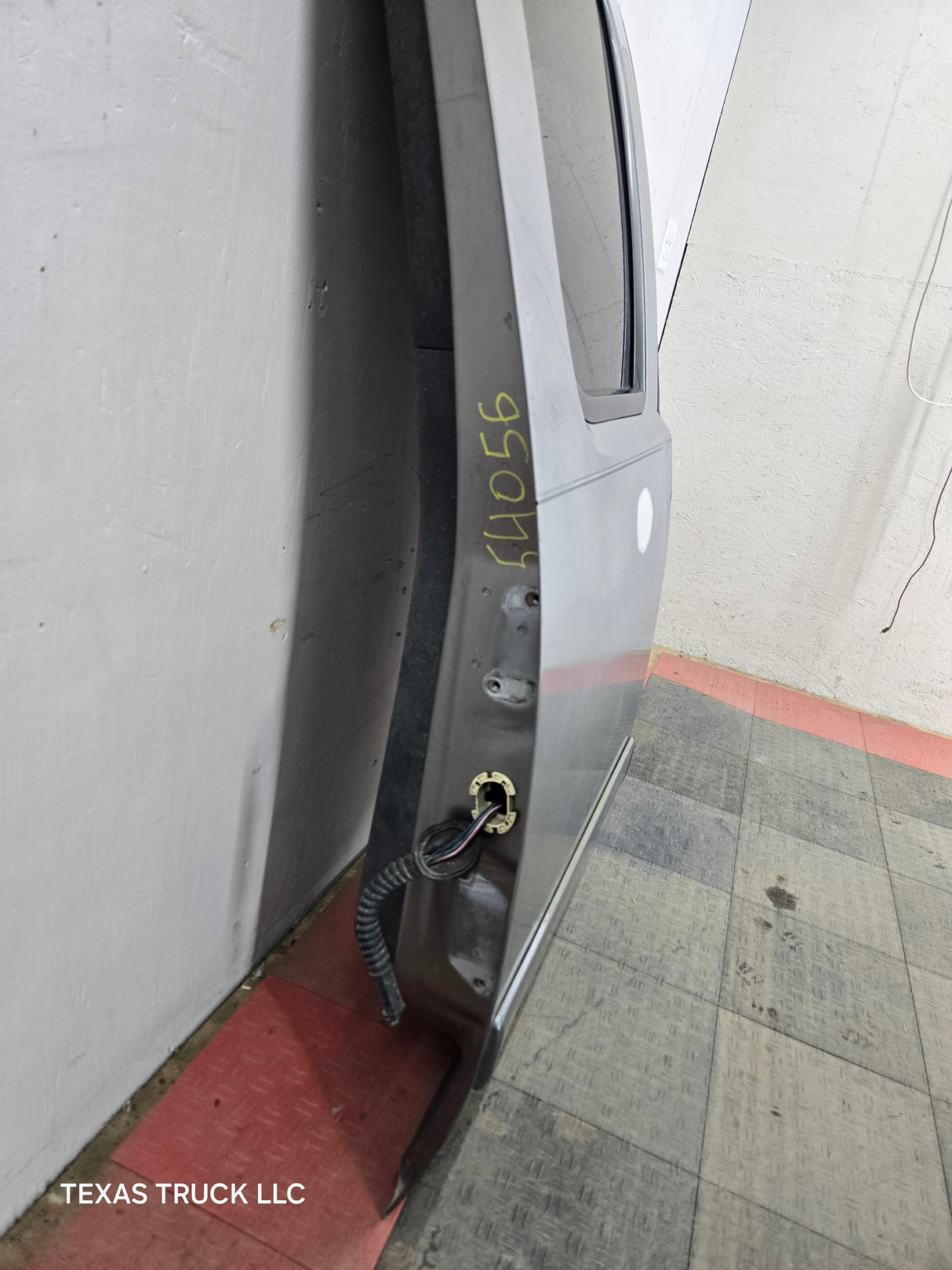 2007-2013 Chevrolet Silverado / GMC Sierra 1500 2500 3500 HD Extended Cab RH Rear Passenger Side Door