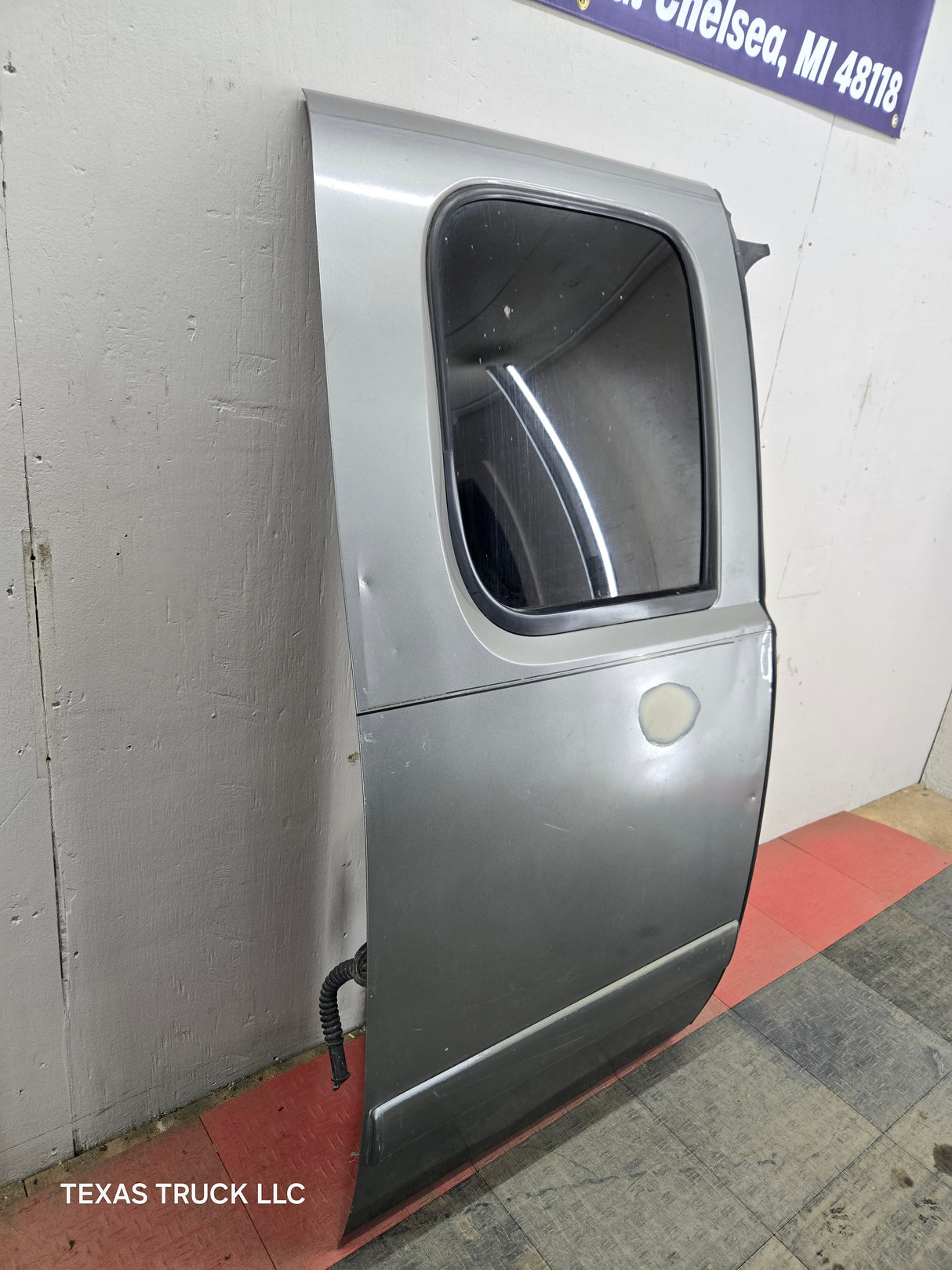 2007-2013 Chevrolet Silverado / GMC Sierra 1500 2500 3500 HD Extended Cab RH Rear Passenger Side Door