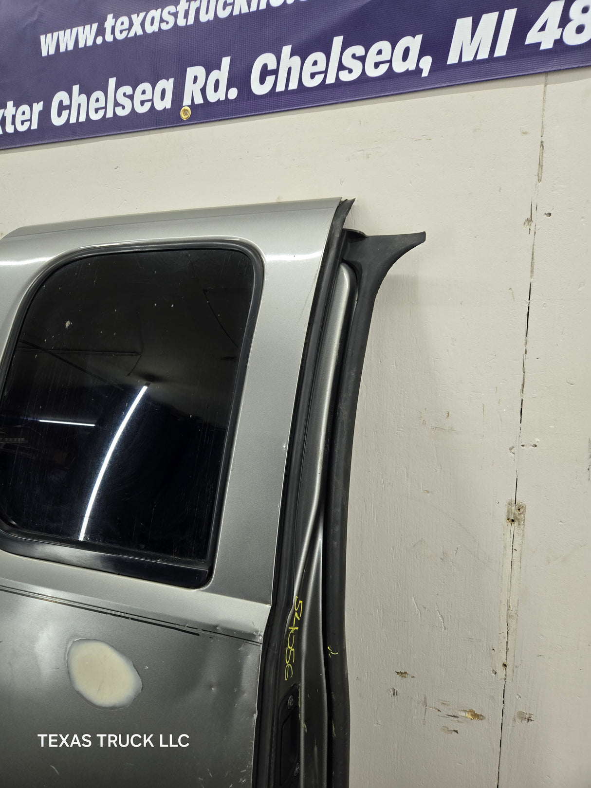 2007-2013 Chevrolet Silverado / GMC Sierra 1500 2500 3500 HD Extended Cab RH Rear Passenger Side Door