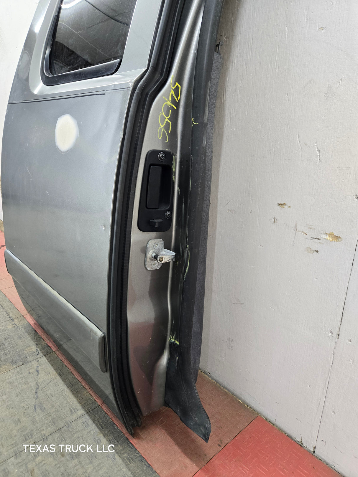 2007-2013 Chevrolet Silverado / GMC Sierra 1500 2500 3500 HD Extended Cab RH Rear Passenger Side Door