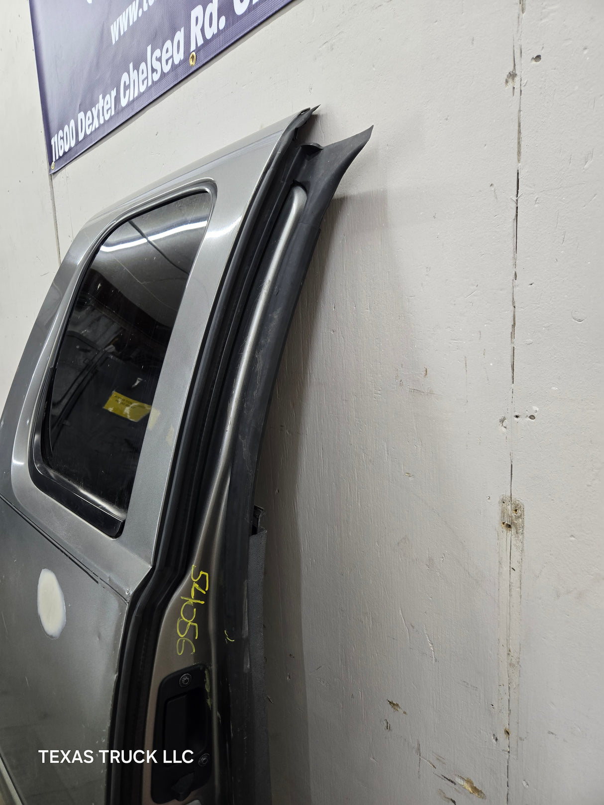 2007-2013 Chevrolet Silverado / GMC Sierra 1500 2500 3500 HD Extended Cab RH Rear Passenger Side Door