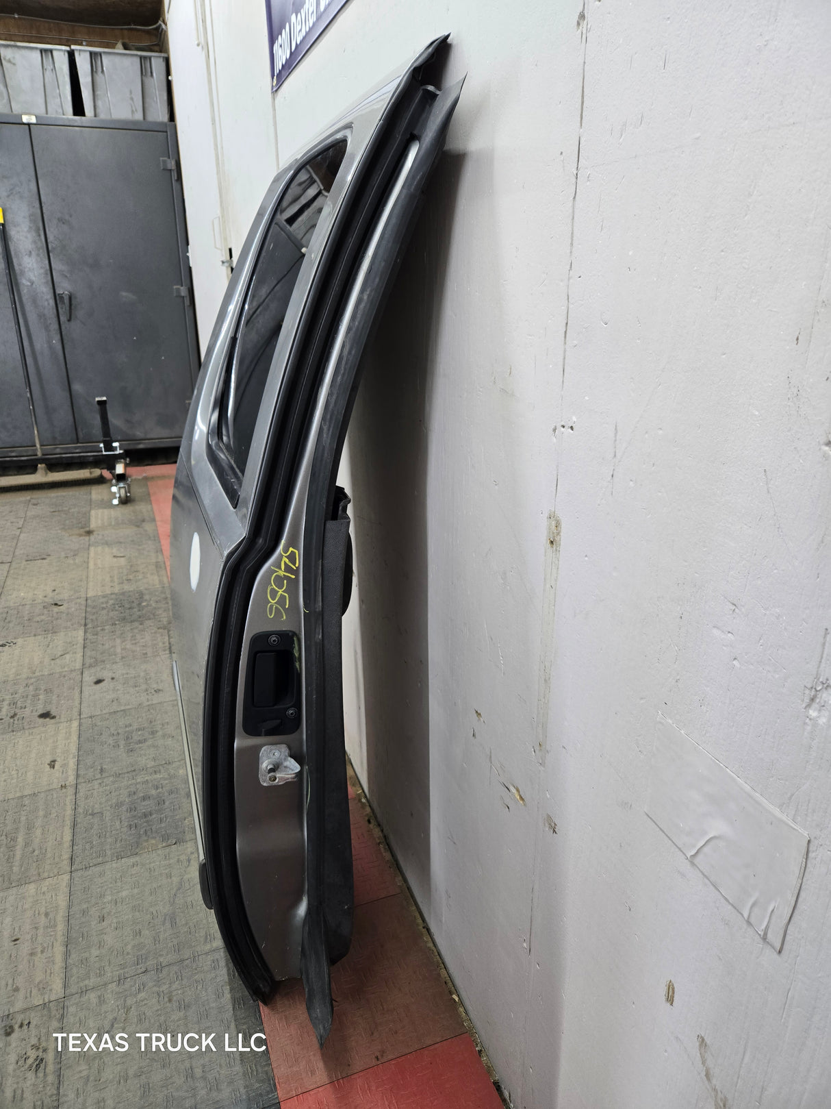 2007-2013 Chevrolet Silverado / GMC Sierra 1500 2500 3500 HD Extended Cab RH Rear Passenger Side Door