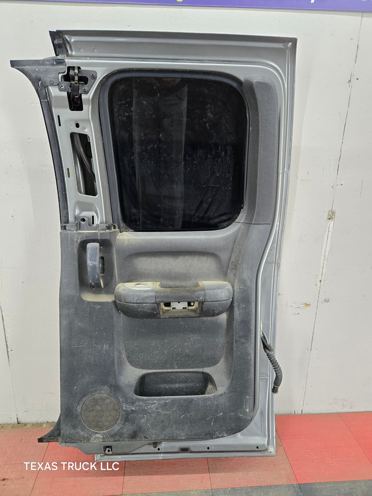 2007-2013 Chevrolet Silverado / GMC Sierra 1500 2500 3500 HD Extended Cab RH Rear Passenger Side Door