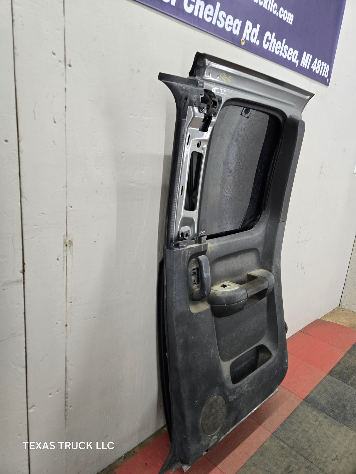 2007-2013 Chevrolet Silverado / GMC Sierra 1500 2500 3500 HD Extended Cab RH Rear Passenger Side Door