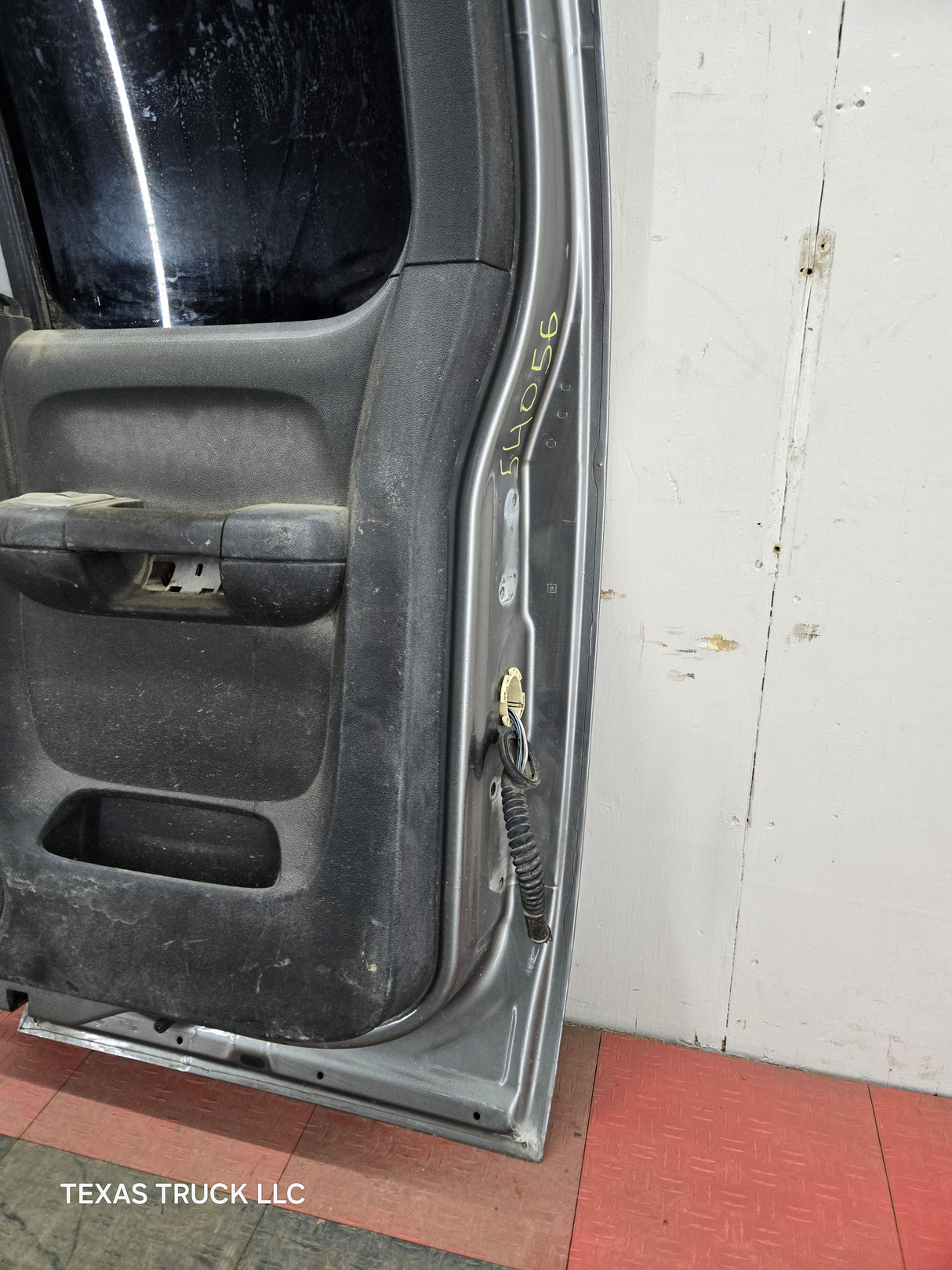 2007-2013 Chevrolet Silverado / GMC Sierra 1500 2500 3500 HD Extended Cab RH Rear Passenger Side Door