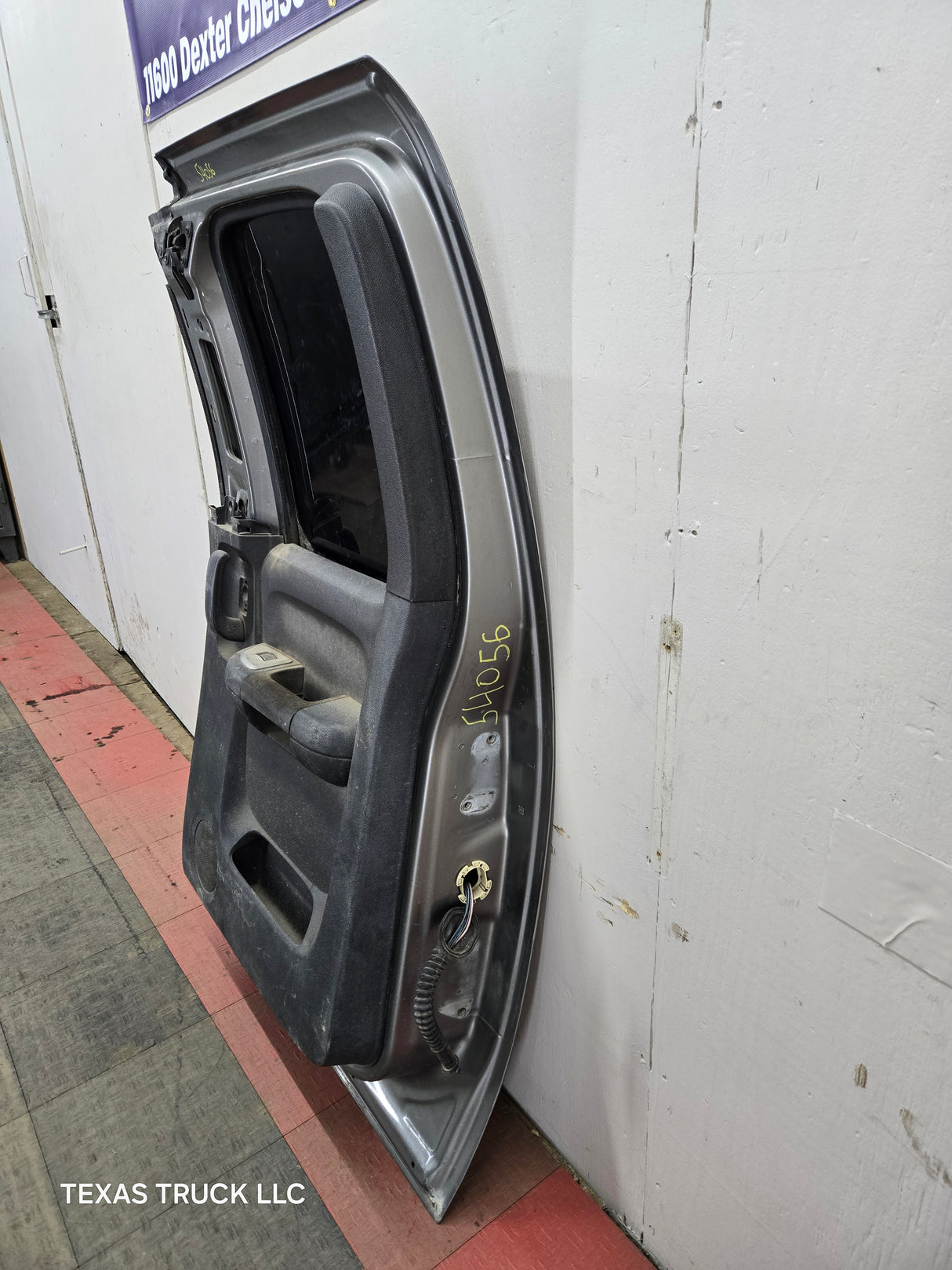 2007-2013 Chevrolet Silverado / GMC Sierra 1500 2500 3500 HD Extended Cab RH Rear Passenger Side Door