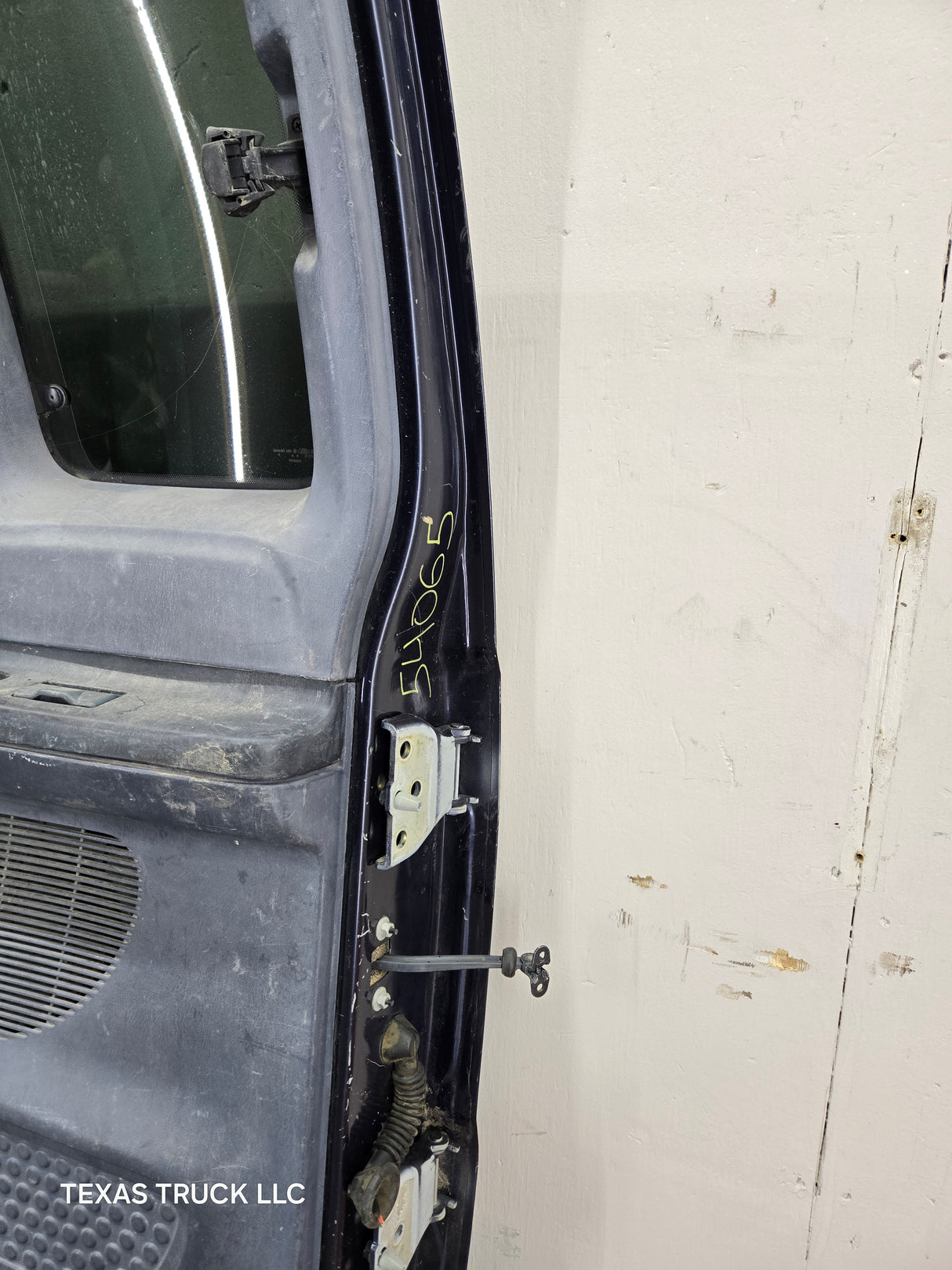 1999-2007 Ford Super Duty F250 F350 F450 F550 RH Extended Cab Passenger Rear Door