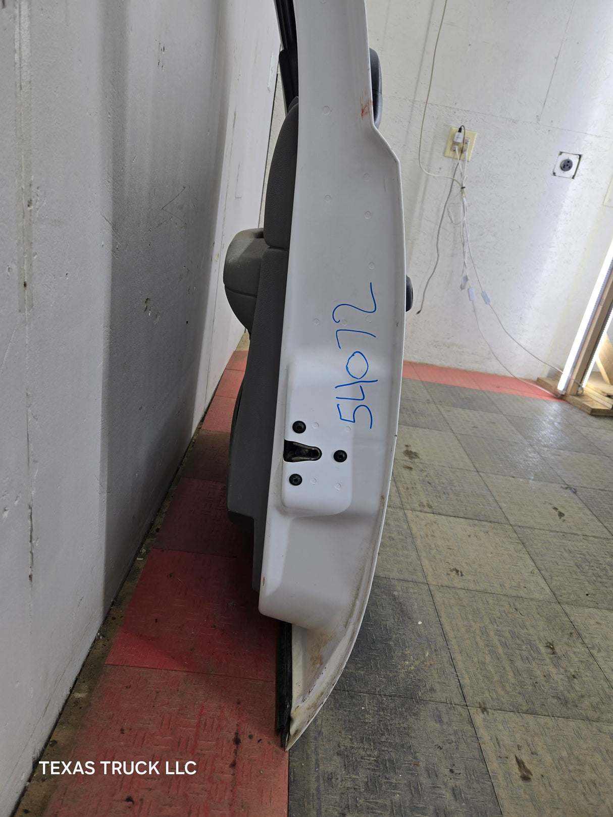 2007-2013 Chevrolet Silverado / GMC Sierra 1500 2500 3500 HD RH Front Passenger Side Door