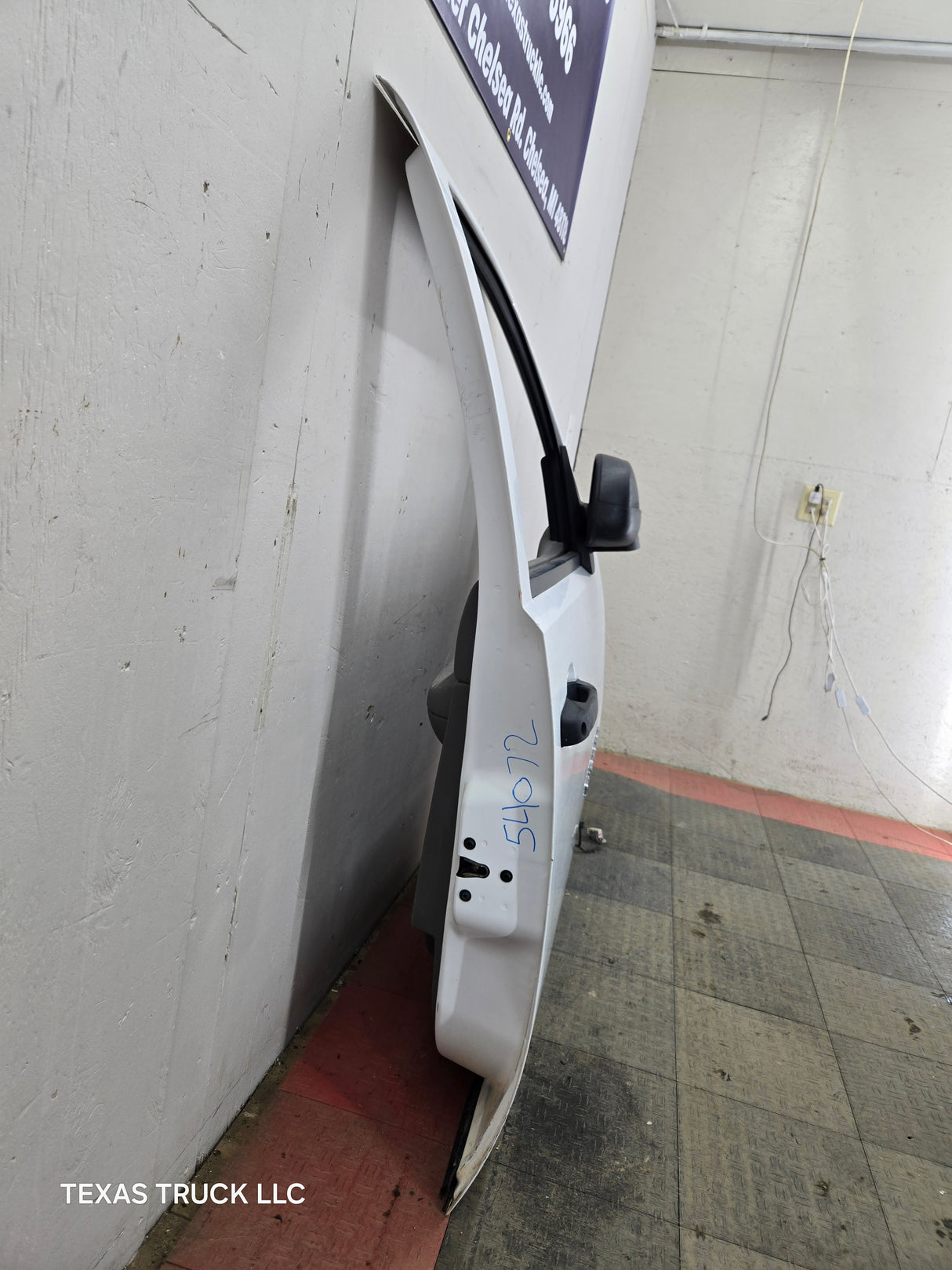 2007-2013 Chevrolet Silverado / GMC Sierra 1500 2500 3500 HD RH Front Passenger Side Door