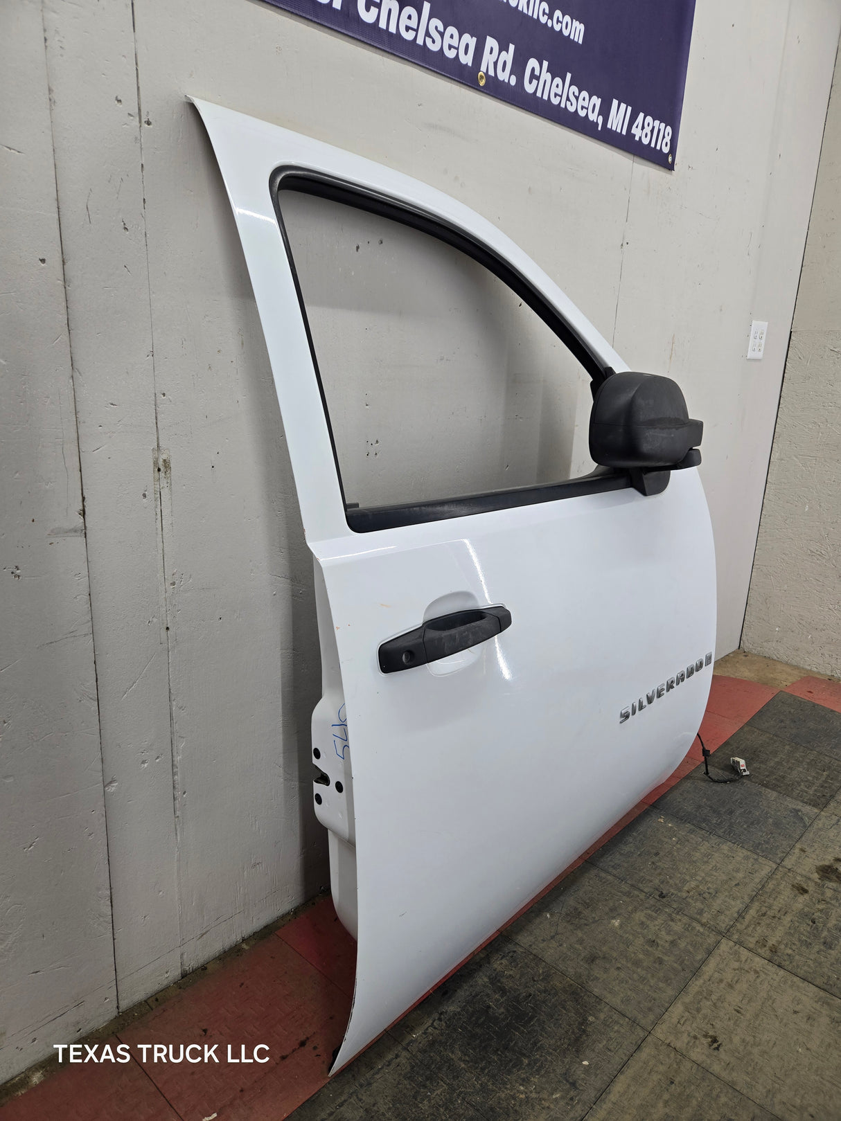2007-2013 Chevrolet Silverado / GMC Sierra 1500 2500 3500 HD RH Front Passenger Side Door