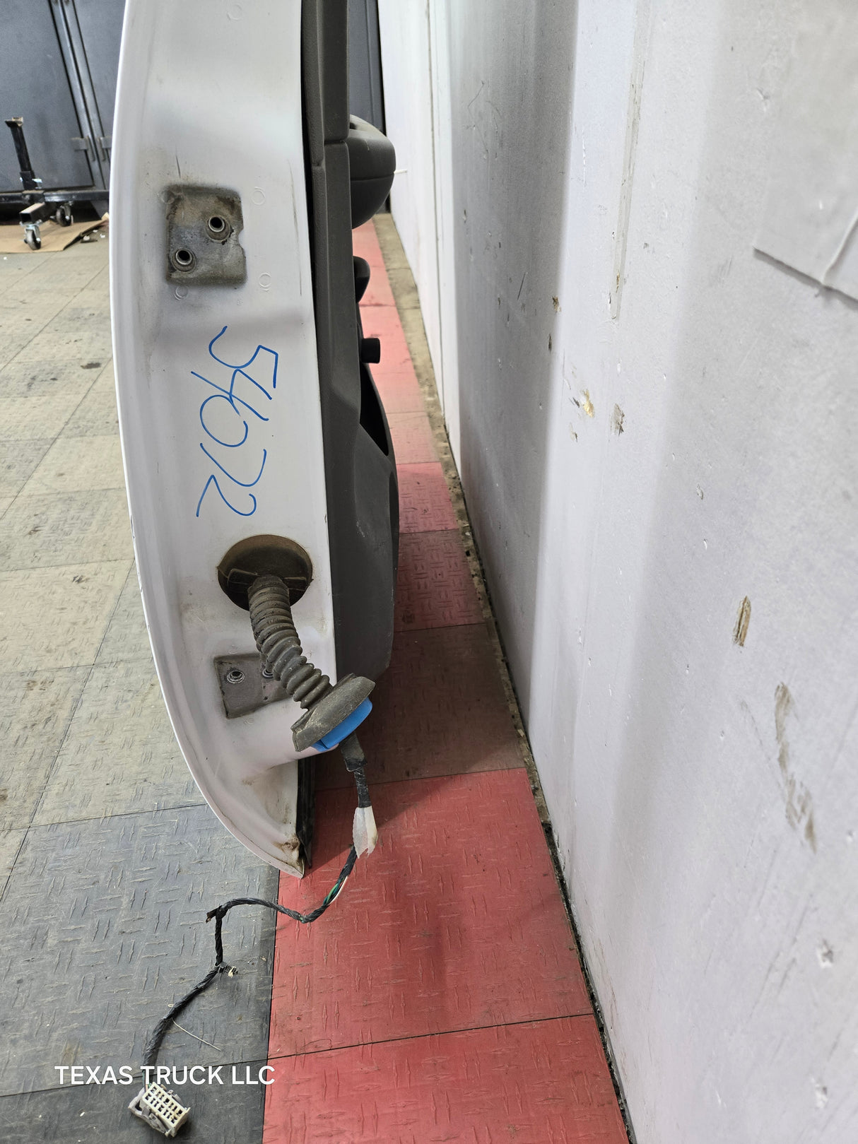 2007-2013 Chevrolet Silverado / GMC Sierra 1500 2500 3500 HD RH Front Passenger Side Door