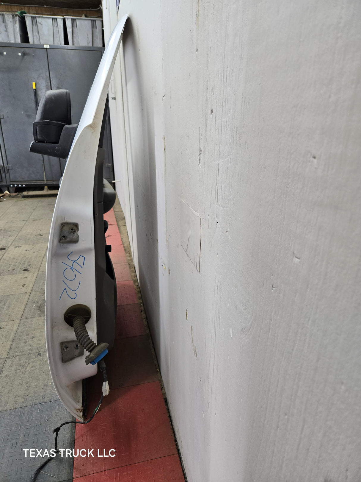 2007-2013 Chevrolet Silverado / GMC Sierra 1500 2500 3500 HD RH Front Passenger Side Door