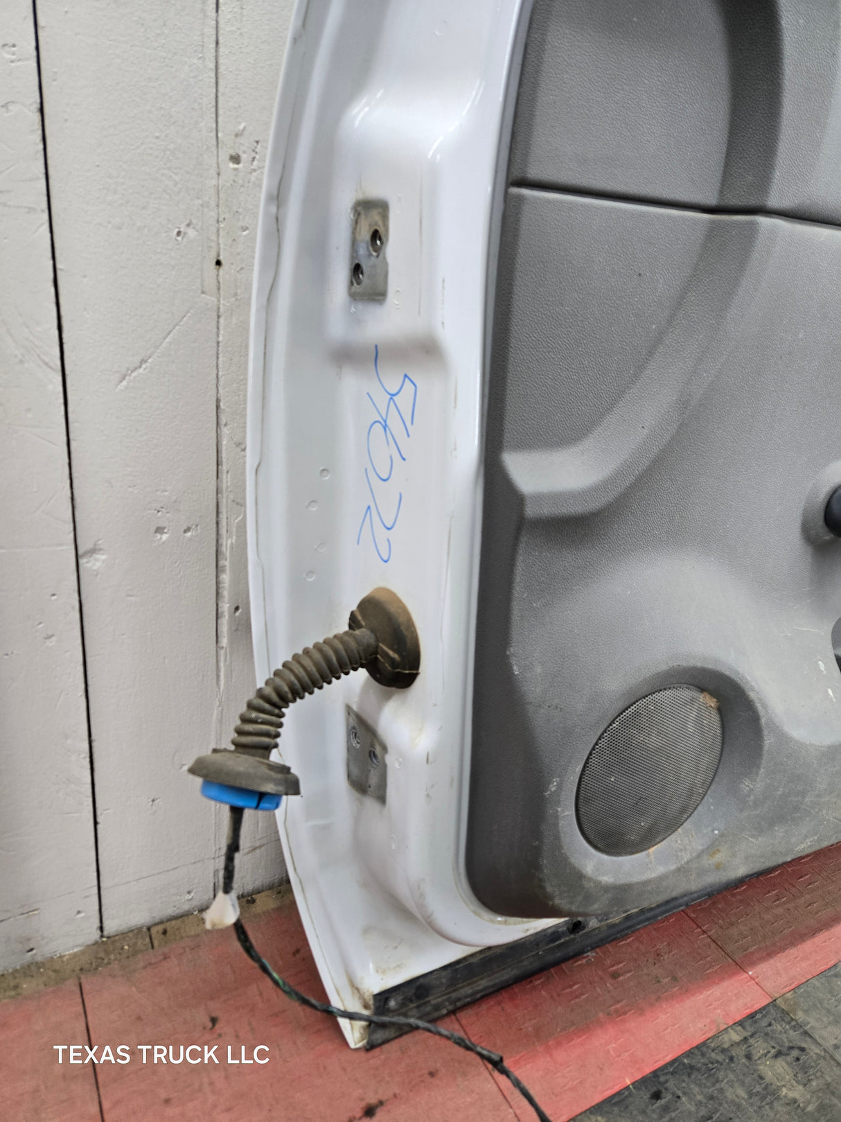 2007-2013 Chevrolet Silverado / GMC Sierra 1500 2500 3500 HD RH Front Passenger Side Door