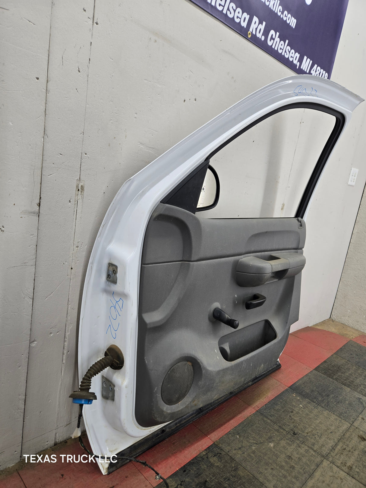 2007-2013 Chevrolet Silverado / GMC Sierra 1500 2500 3500 HD RH Front Passenger Side Door