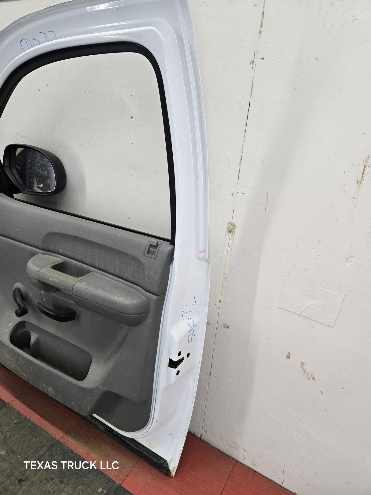 2007-2013 Chevrolet Silverado / GMC Sierra 1500 2500 3500 HD RH Front Passenger Side Door