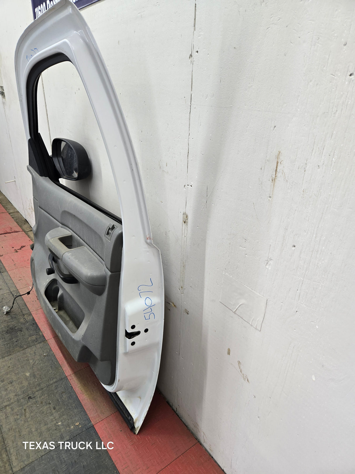 2007-2013 Chevrolet Silverado / GMC Sierra 1500 2500 3500 HD RH Front Passenger Side Door