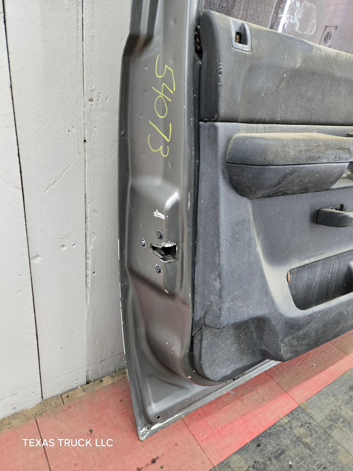 2007-2013 Chevrolet Silverado / GMC Sierra 1500 2500 3500 HD LH Front Driver Side Door