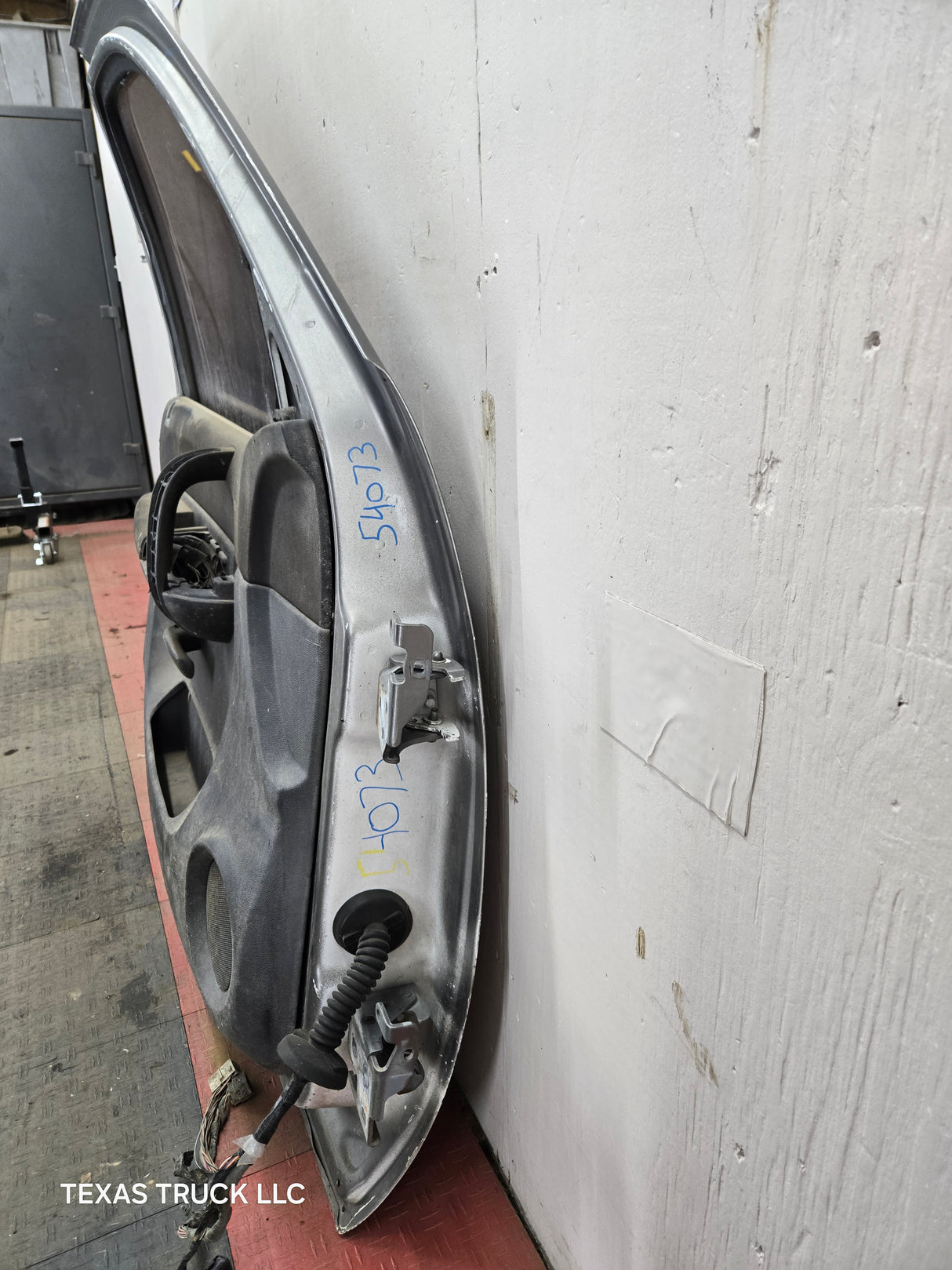 2007-2013 Chevrolet Silverado / GMC Sierra 1500 2500 3500 HD LH Front Driver Side Door