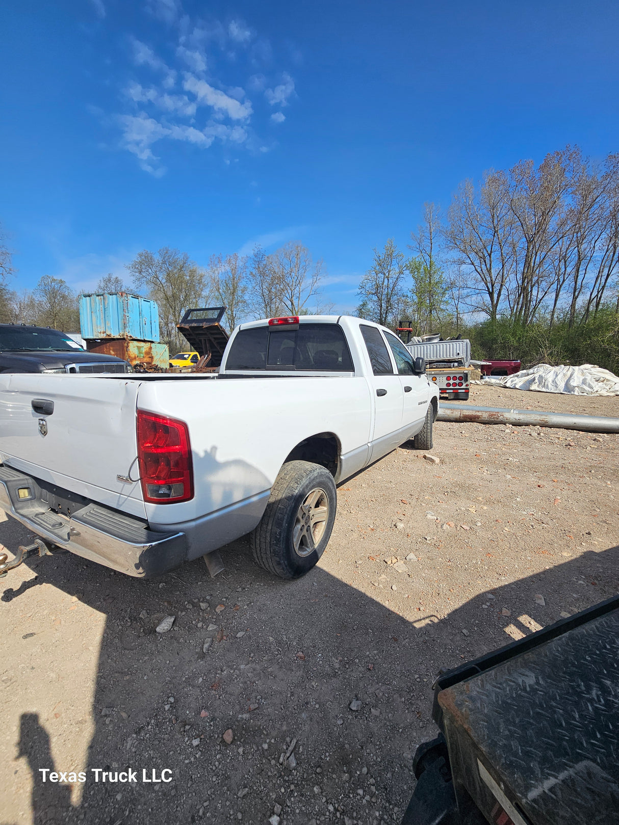 2005 Dodge Ram 1500 Crew Cab 6.4' Short Bed - FULL PART OUT