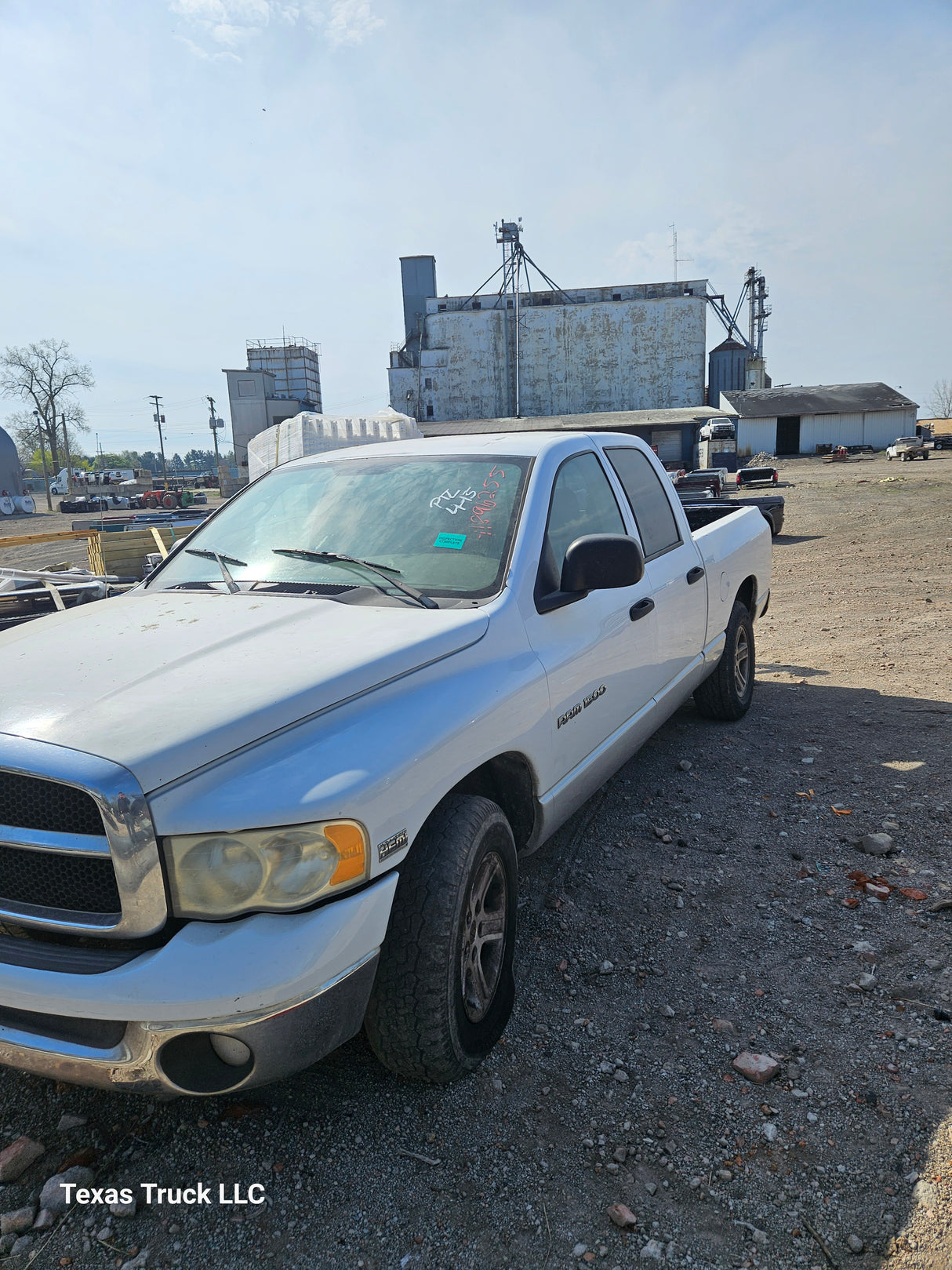 2005 Dodge Ram 1500 Crew Cab 6.4' Short Bed - FULL PART OUT