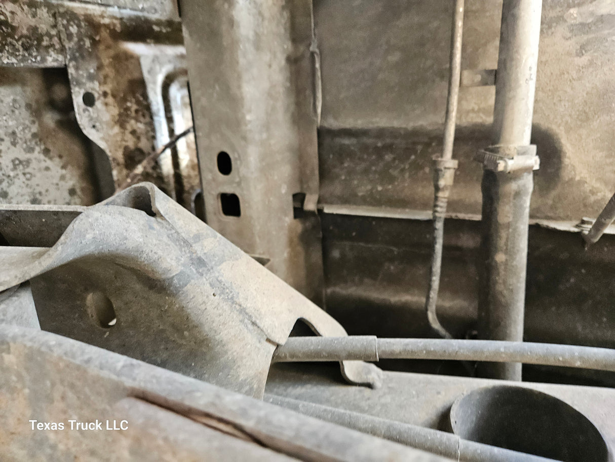 2005 Dodge Ram 1500 Crew Cab 6.4' Short Bed - FULL PART OUT