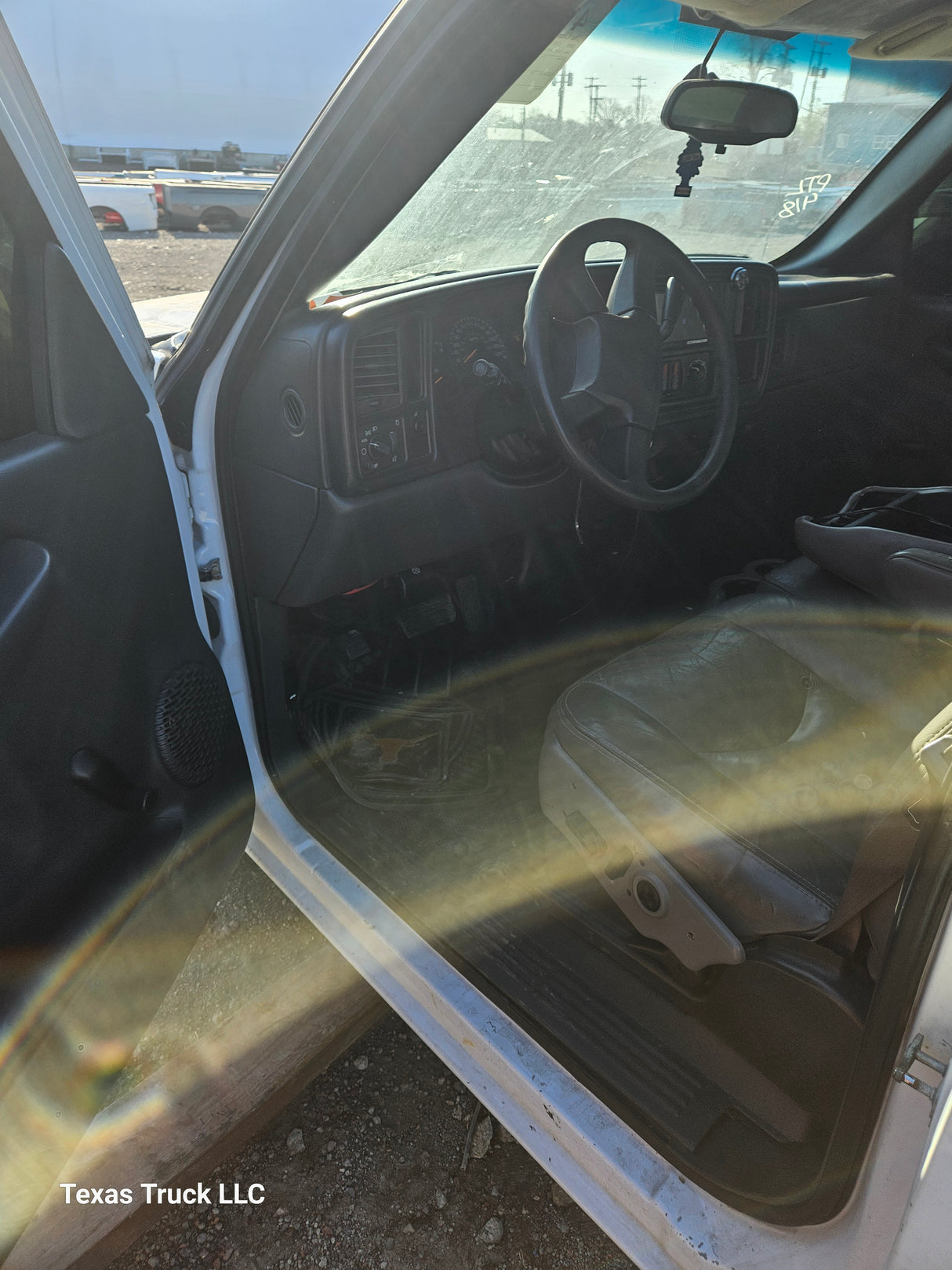 2005 Chevrolet Silverado 1500 Regular Cab 8' Long Bed - FULL PART OUT