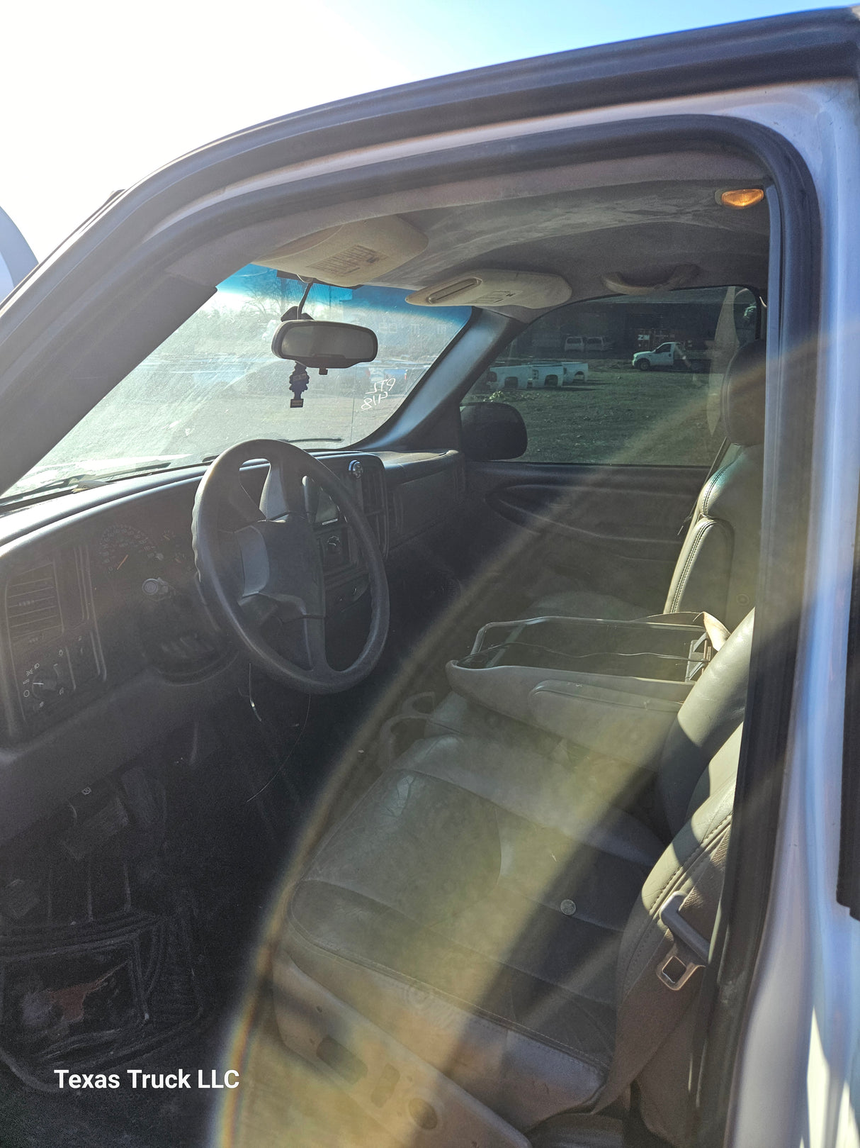 2005 Chevrolet Silverado 1500 Regular Cab 8' Long Bed - FULL PART OUT