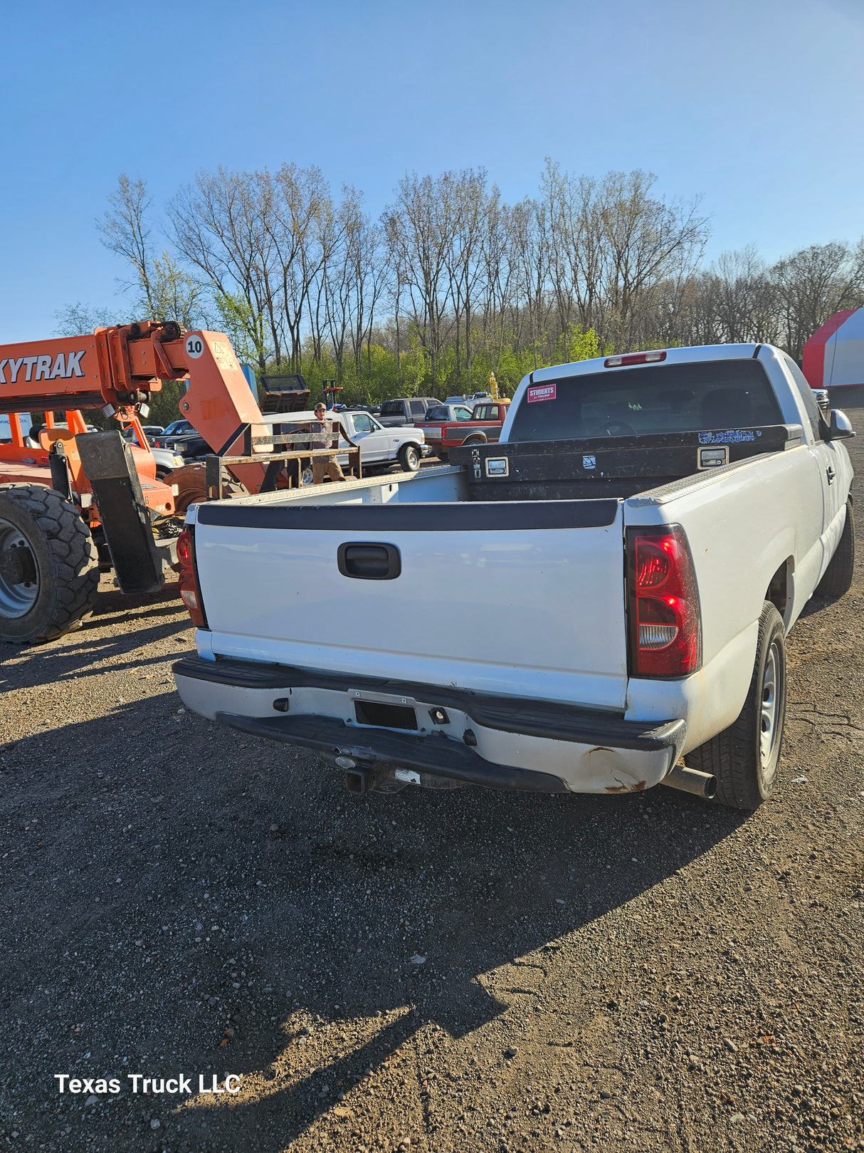 2005 Chevrolet Silverado 1500 Regular Cab 8' Long Bed - FULL PART OUT