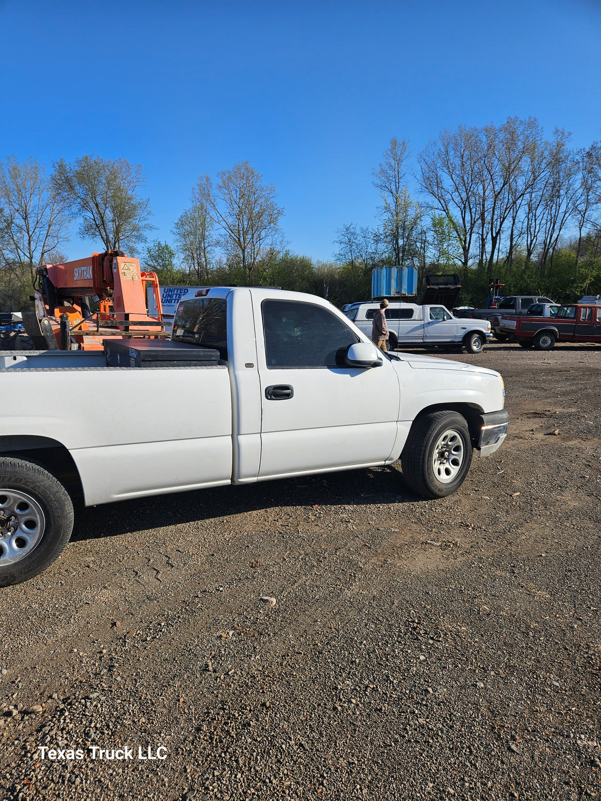 2005 Chevrolet Silverado 1500 Regular Cab 8' Long Bed - FULL PART OUT