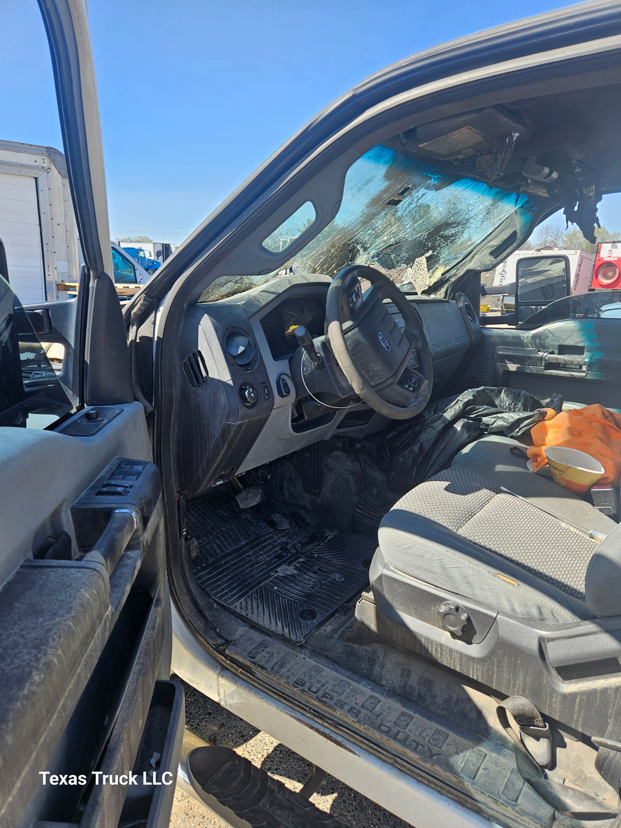 2013 Ford F-350 Super Duty 6.2L Gas 4x4 - FULL PART OUT