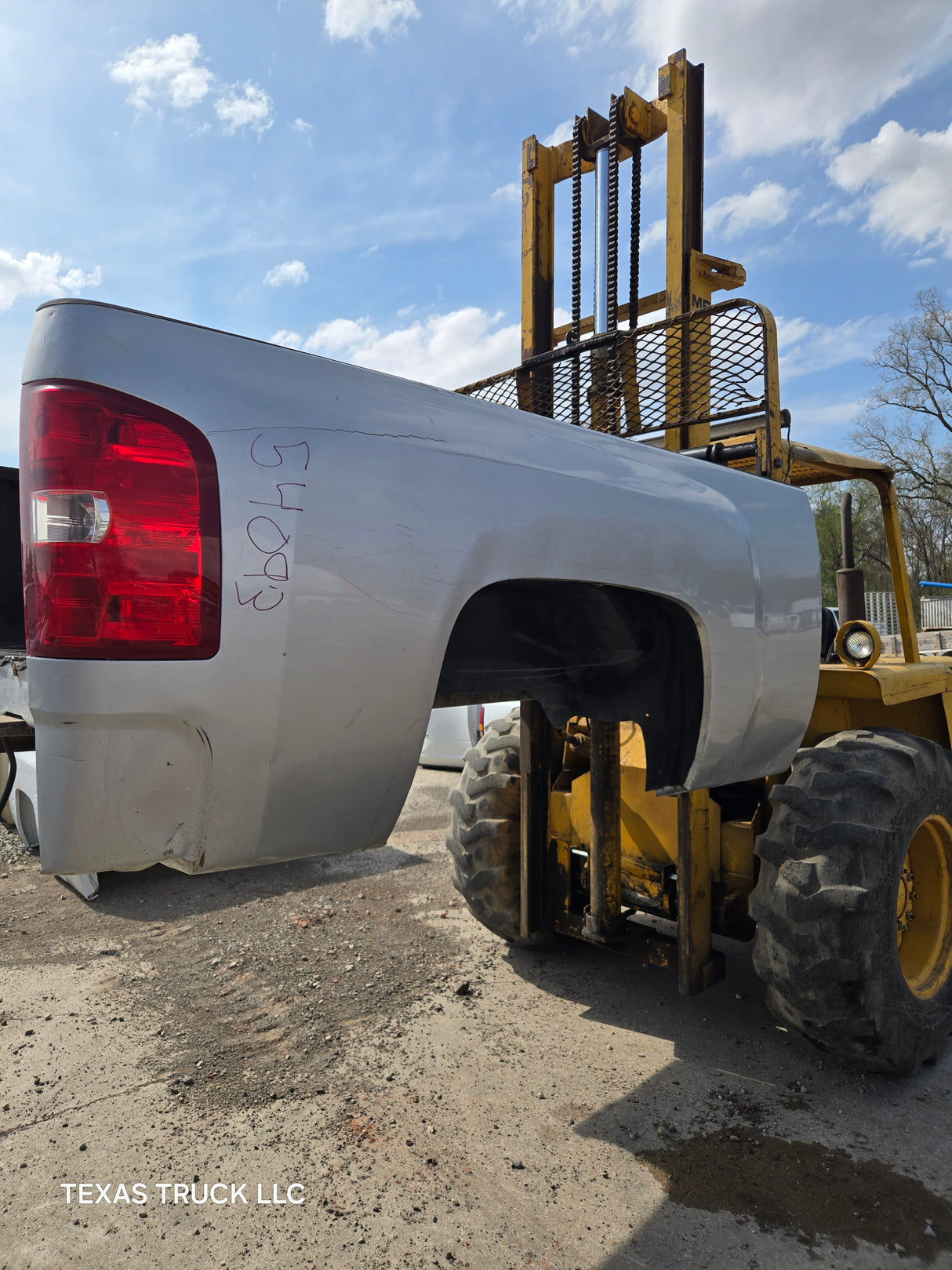 2007-2013 Chevrolet Silverado 1500 2500 3500 HD 6' 6" Short Truck Bed