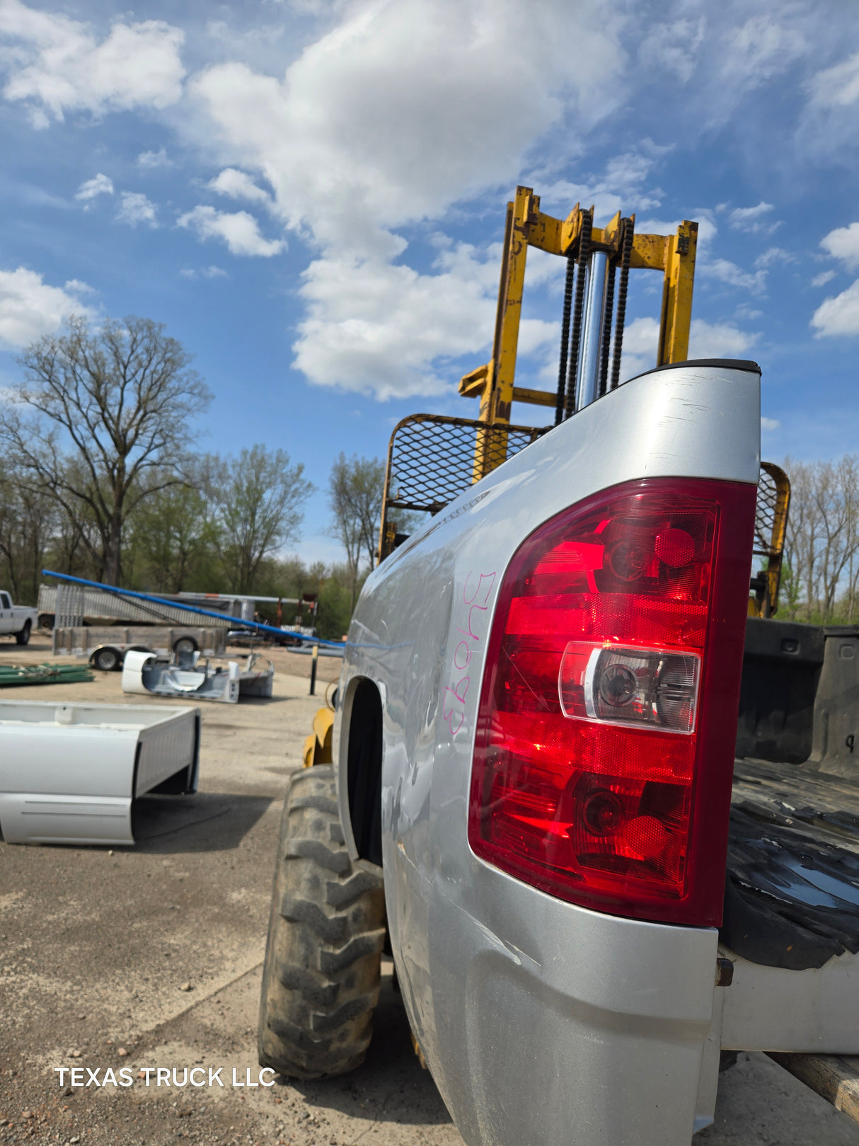2007-2013 Chevrolet Silverado 1500 2500 3500 HD 6' 6" Short Truck Bed