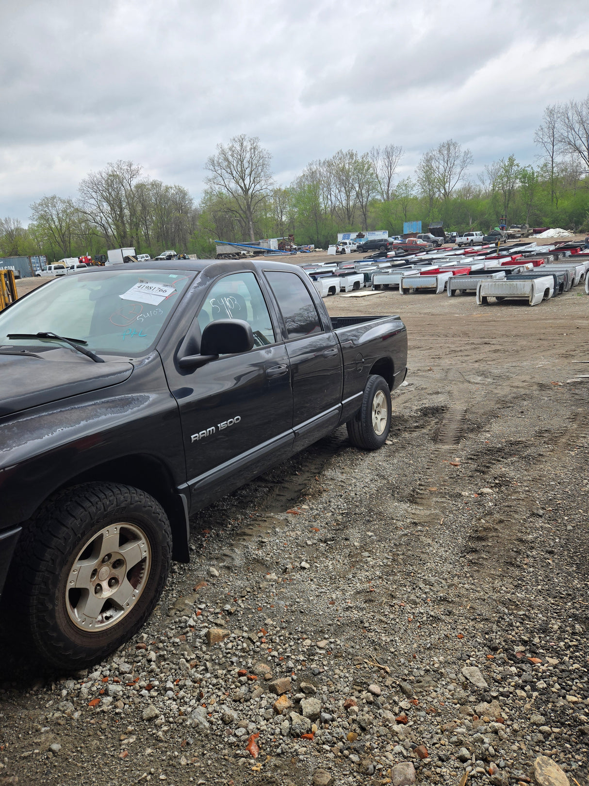 2004 Dodge Ram 1500 Crew Cab Short Bed 3rd gen - FULL PART OUT