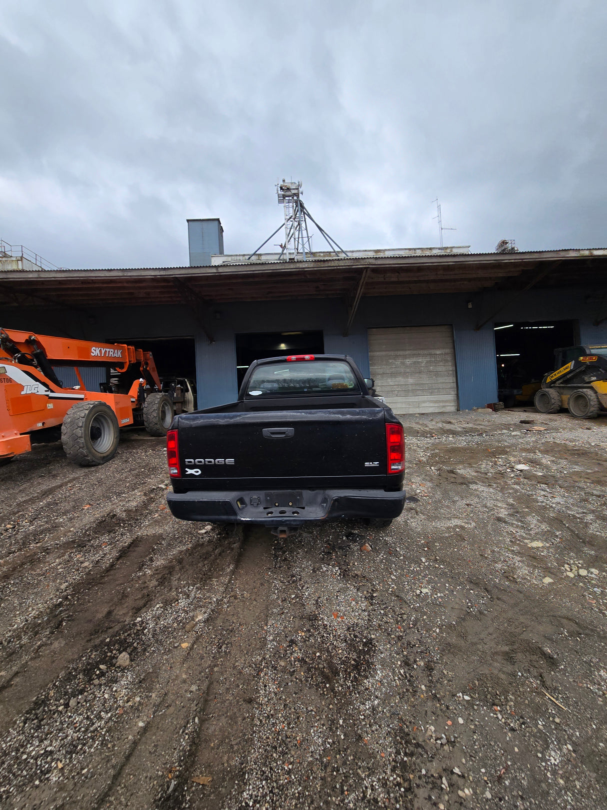 2004 Dodge Ram 1500 Crew Cab Short Bed 3rd gen - FULL PART OUT