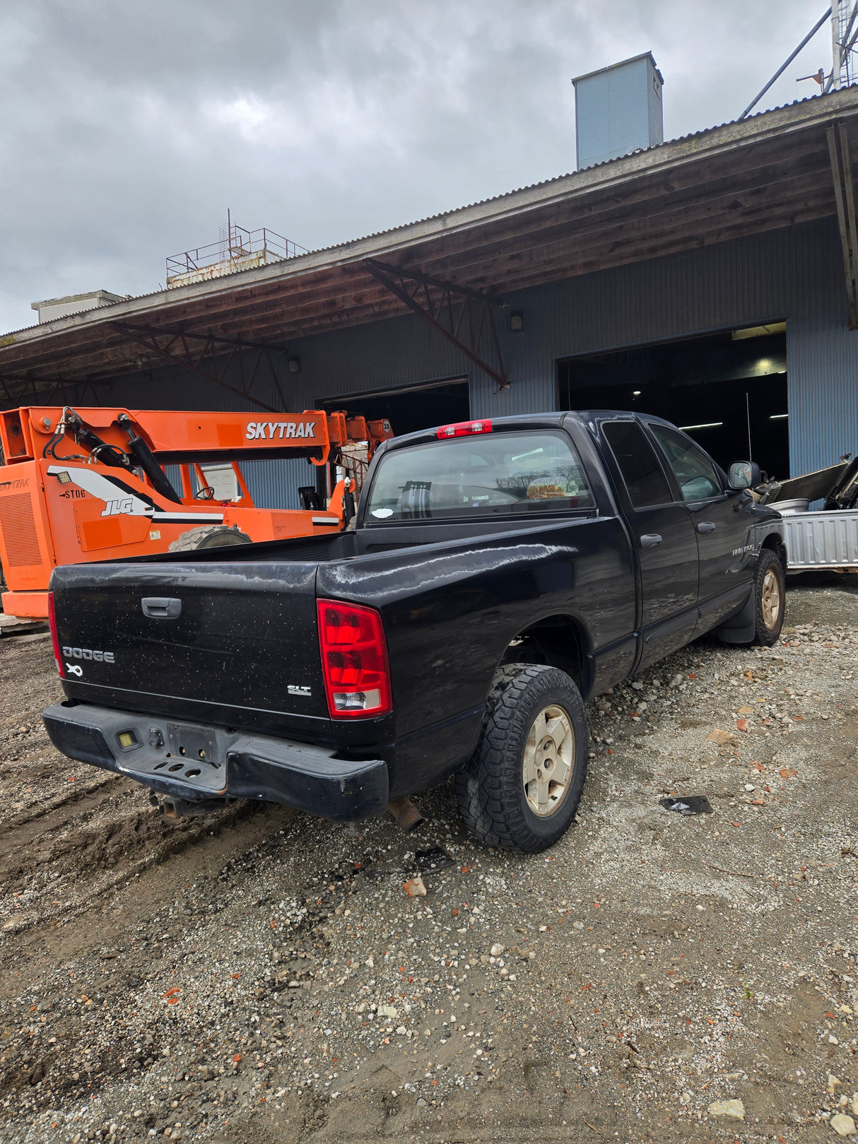 2004 Dodge Ram 1500 Crew Cab Short Bed 3rd gen - FULL PART OUT