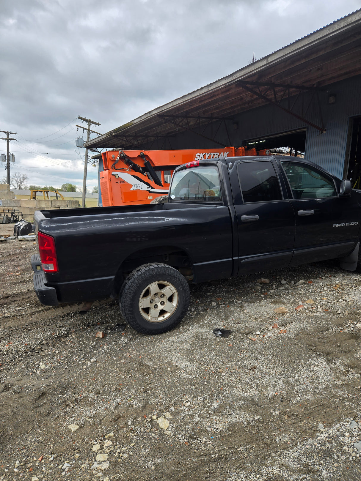 2004 Dodge Ram 1500 Crew Cab Short Bed 3rd gen - FULL PART OUT