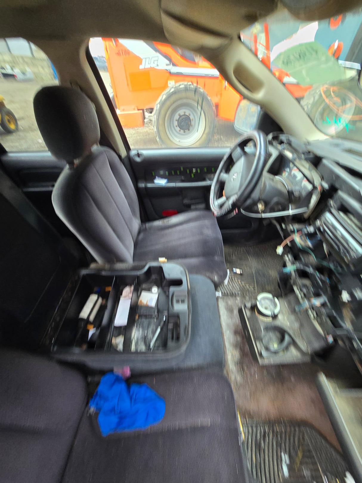 2004 Dodge Ram 1500 Crew Cab Short Bed 3rd gen - FULL PART OUT