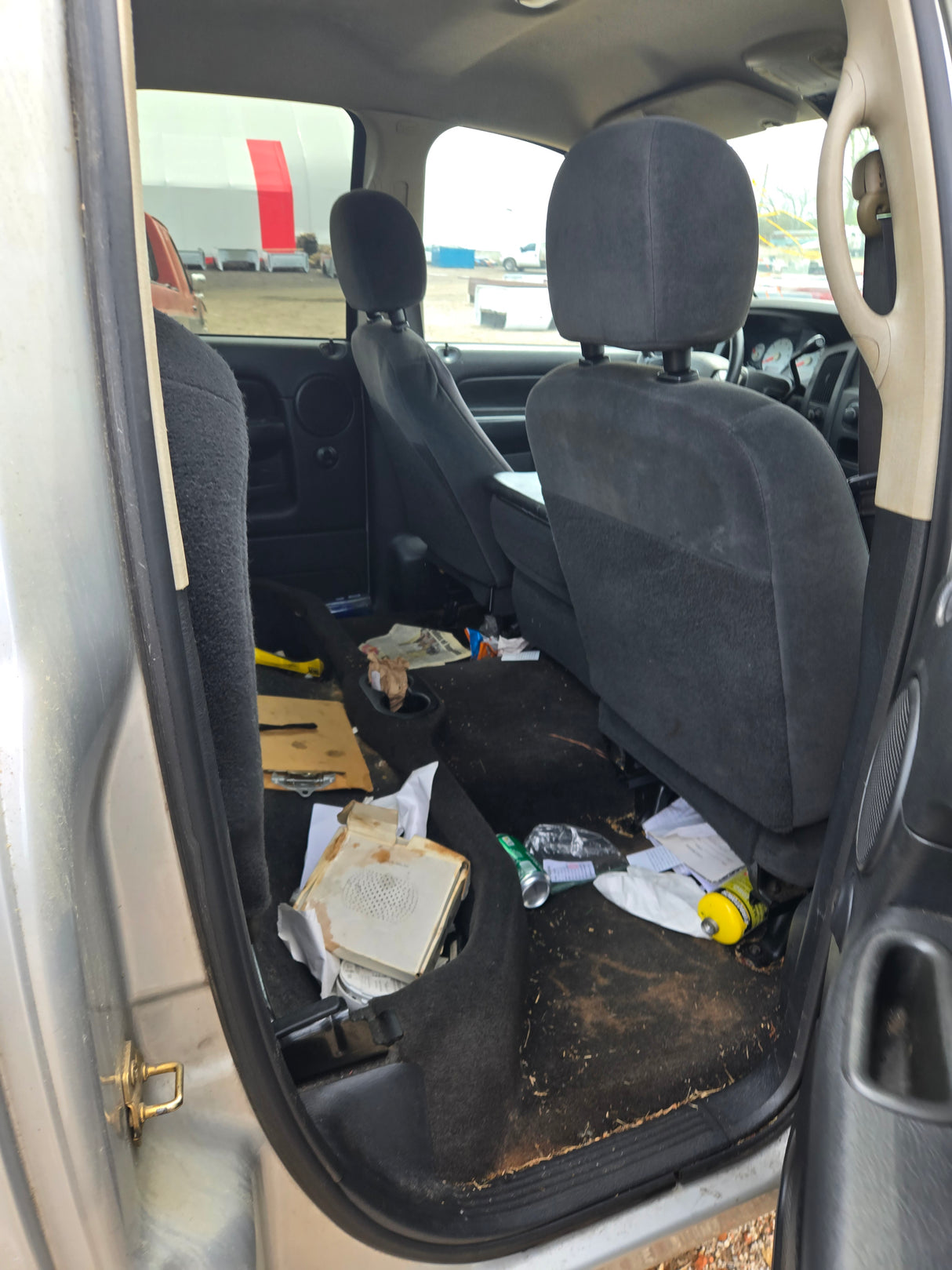 2004 Dodge Ram 1500 Crew Cab - FULL PART OUT