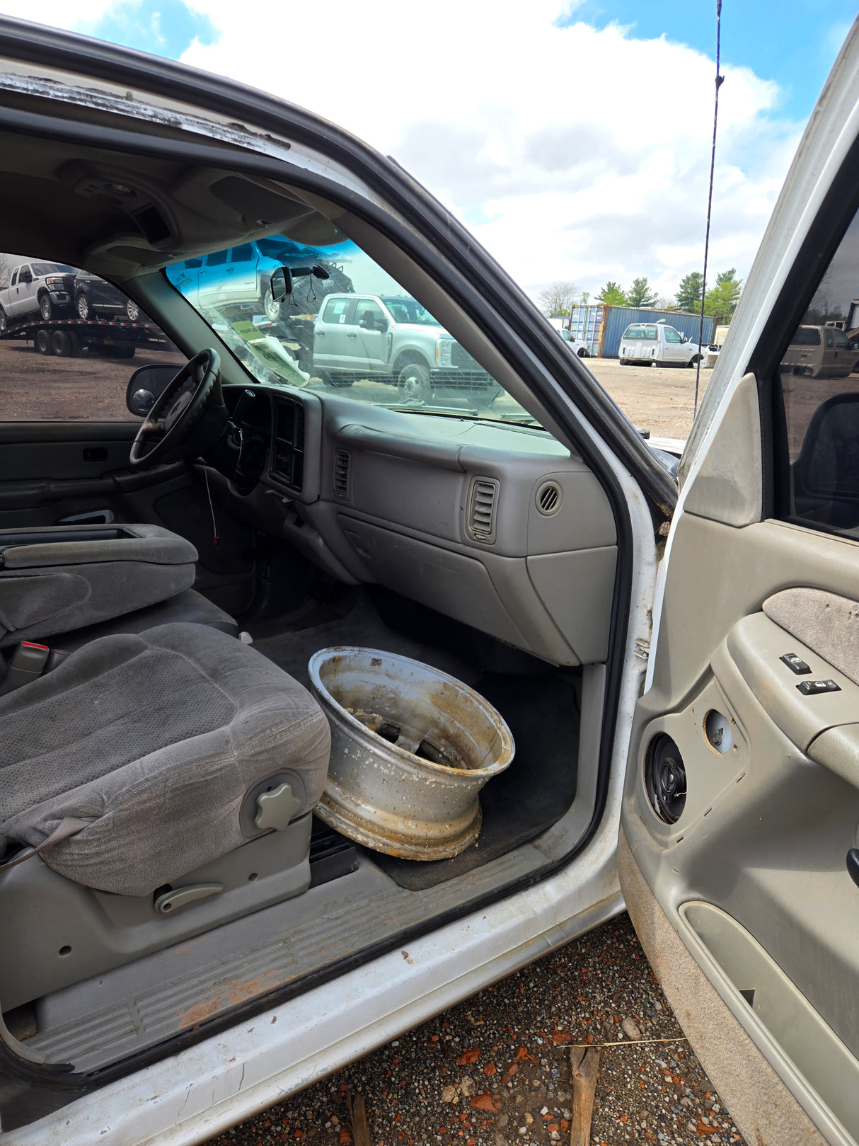 2002 Chevrolet Silverado 1500 Extended Cab - FULL PART OUT