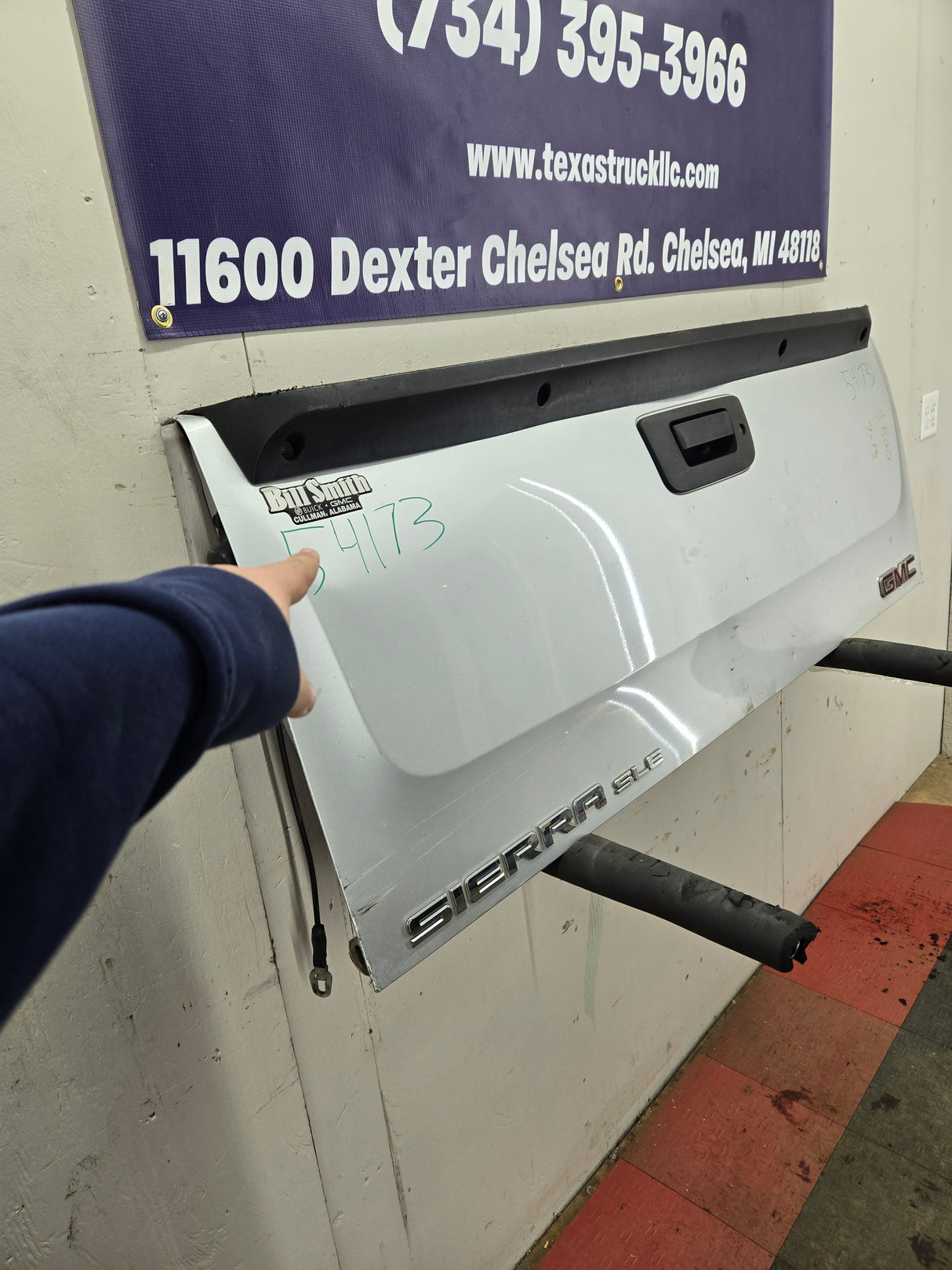 2007-2013 Chevrolet Silverado / GMC Sierra 1500 2500 3500 HD Tailgate