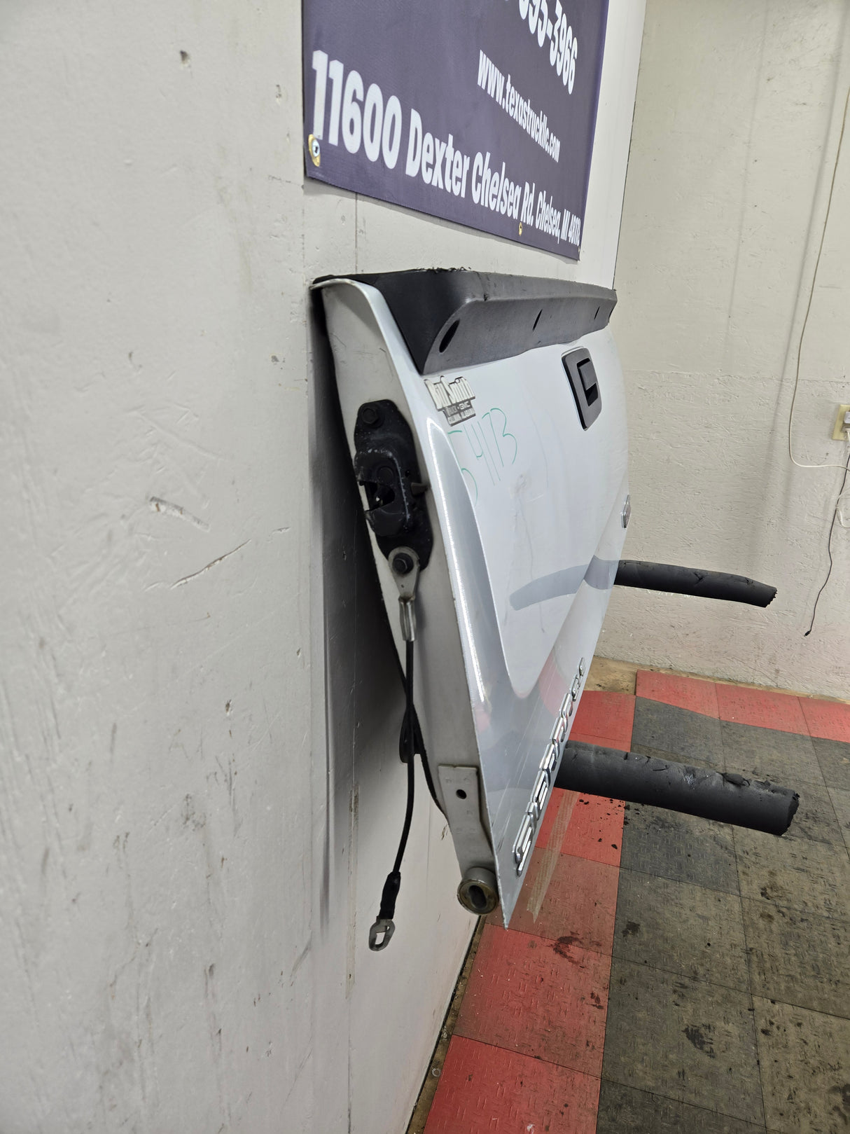 2007-2013 Chevrolet Silverado / GMC Sierra 1500 2500 3500 HD Tailgate