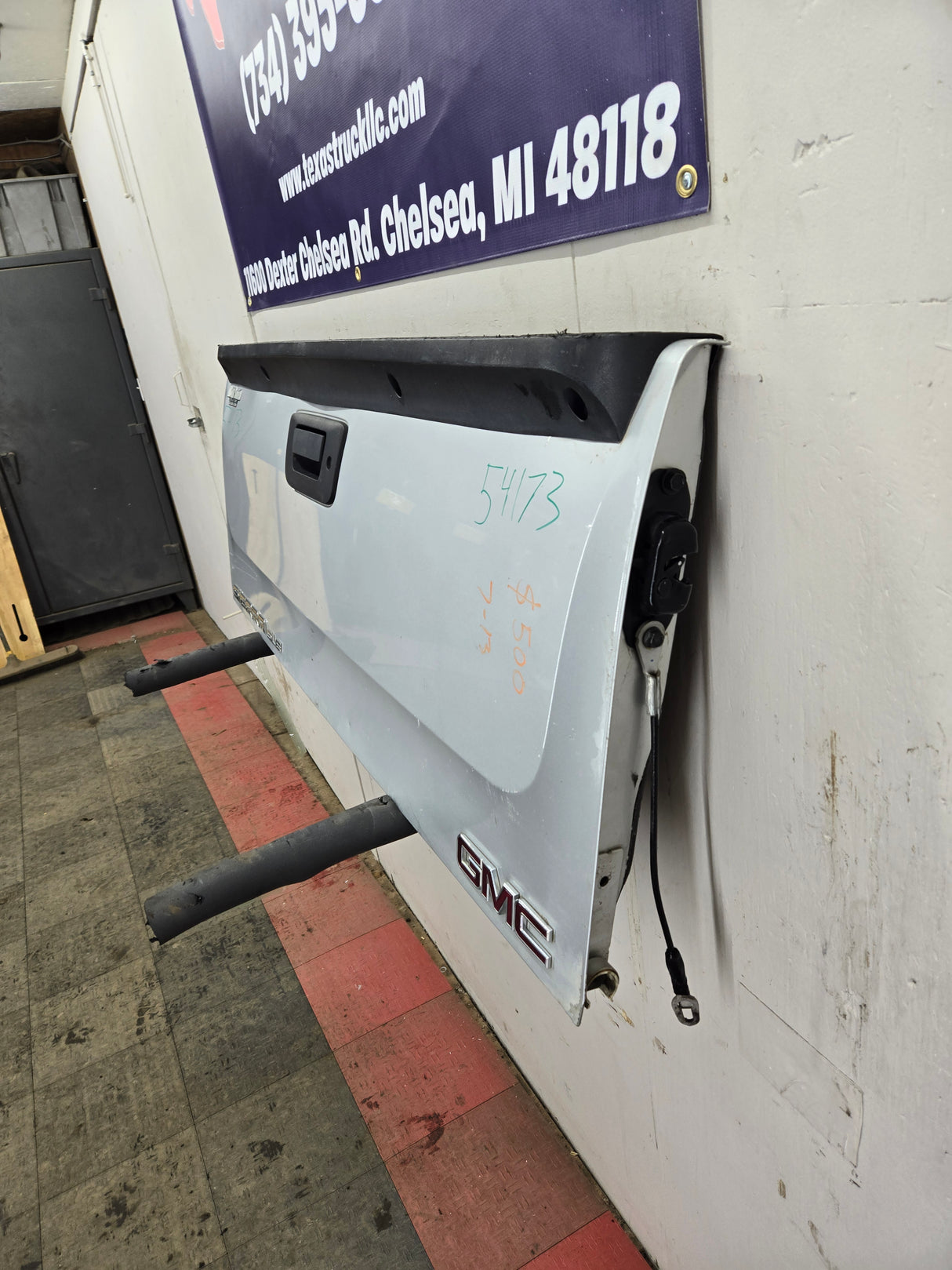 2007-2013 Chevrolet Silverado / GMC Sierra 1500 2500 3500 HD Tailgate