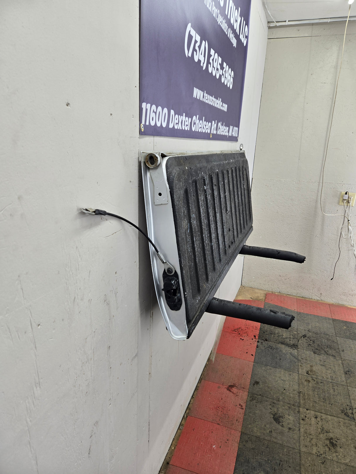 2007-2013 Chevrolet Silverado / GMC Sierra 1500 2500 3500 HD Tailgate